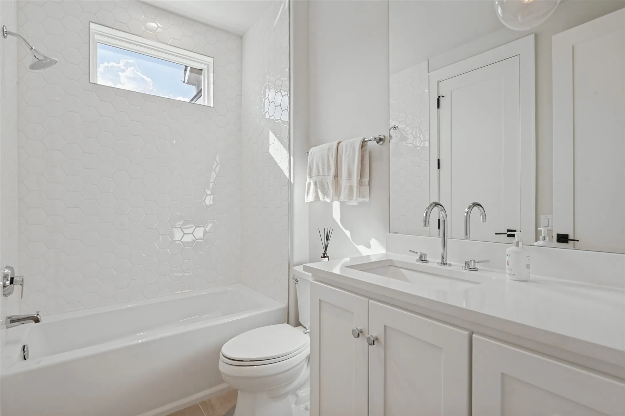 Single Family Residence For Sale in Dallas County , 4447 Alta Vista Lane, Dallas, Texas 75229, 5 Bedroom, 6 Bathroom, 3 Garage spaces, 5,998 Sqft, built in 2016, mls#21390022, Real Estate Agent in Dallas, Homes For Sale in Dallas county, Homes For Sale in Dallas, Realtor in Dallas Texas, Real Estate Brokerage Independent Realty Texas, Luminita Cordes Realtor