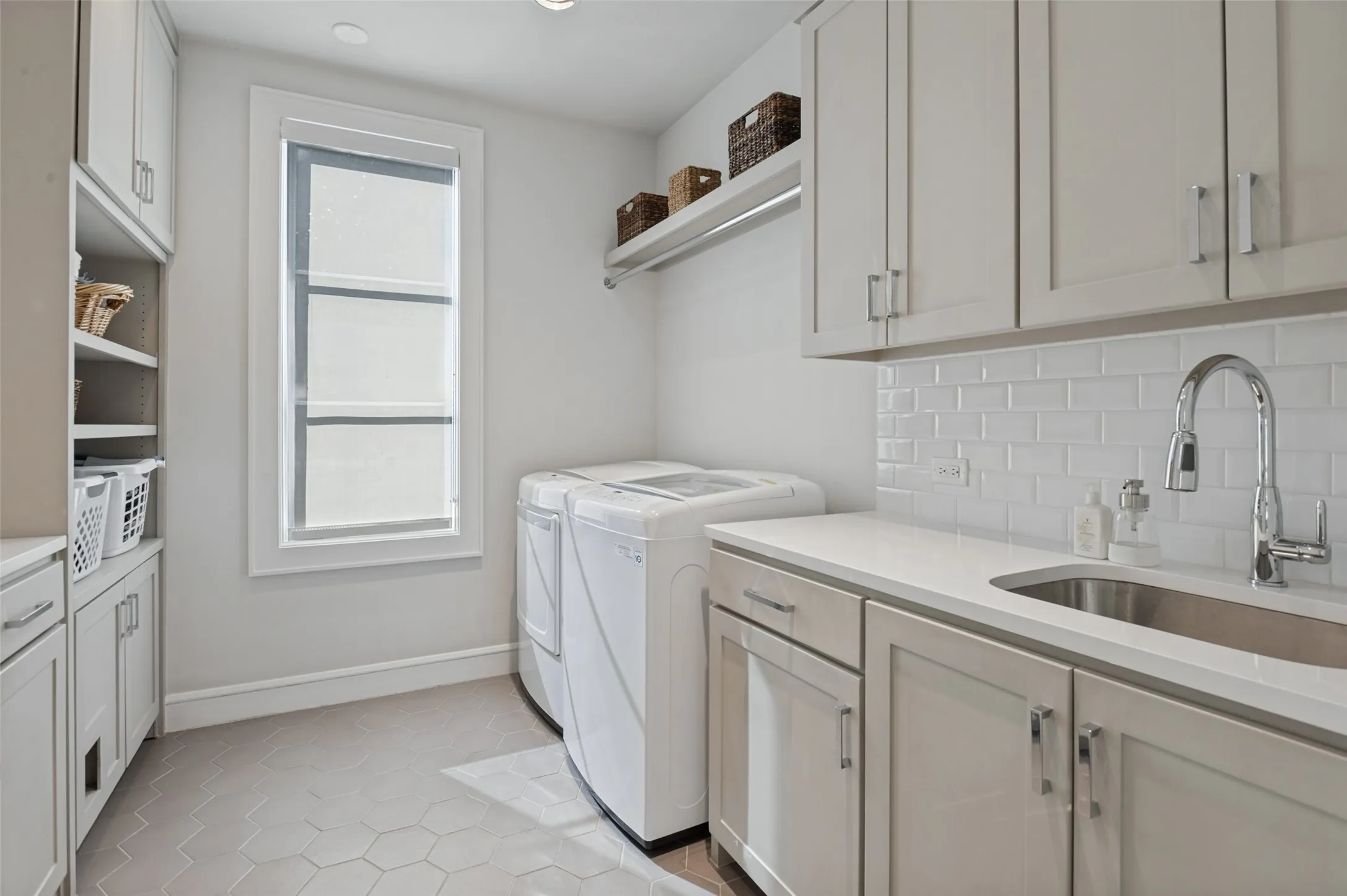 Single Family Residence For Sale in Dallas County , 4447 Alta Vista Lane, Dallas, Texas 75229, 5 Bedroom, 6 Bathroom, 3 Garage spaces, 5,998 Sqft, built in 2016, mls#21390022, Real Estate Agent in Dallas, Homes For Sale in Dallas county, Homes For Sale in Dallas, Realtor in Dallas Texas, Real Estate Brokerage Independent Realty Texas, Luminita Cordes Realtor