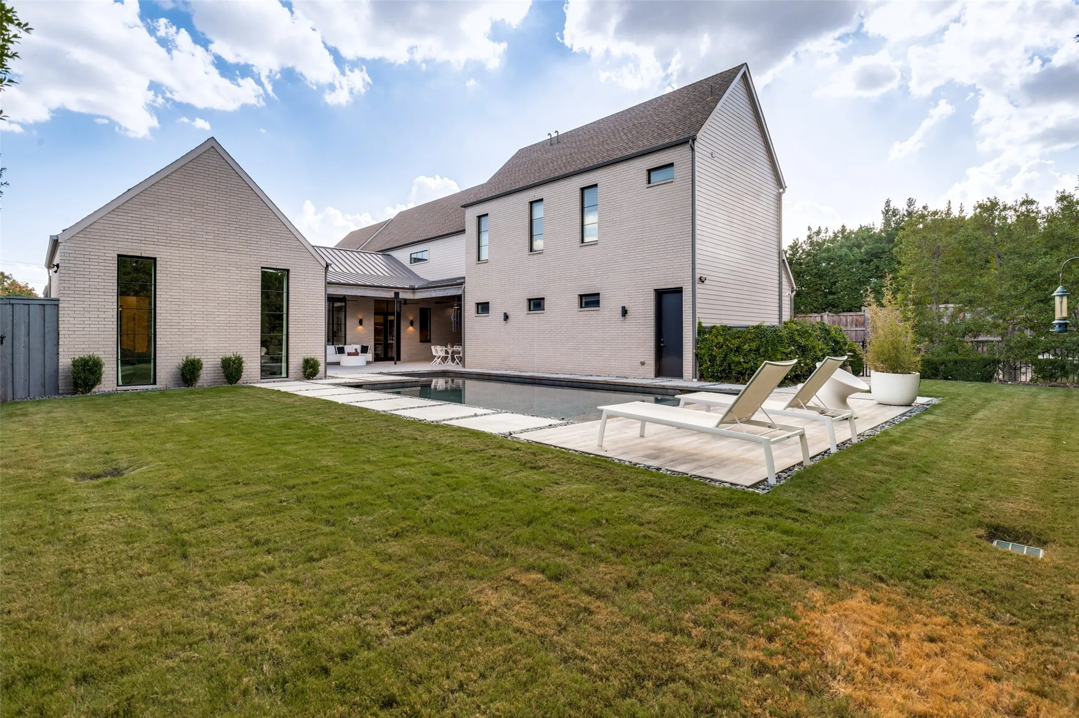 Single Family Residence For Sale in Dallas County , 4447 Alta Vista Lane, Dallas, Texas 75229, 5 Bedroom, 6 Bathroom, 3 Garage spaces, 5,998 Sqft, built in 2016, mls#21390022, Real Estate Agent in Dallas, Homes For Sale in Dallas county, Homes For Sale in Dallas, Realtor in Dallas Texas, Real Estate Brokerage Independent Realty Texas, Luminita Cordes Realtor