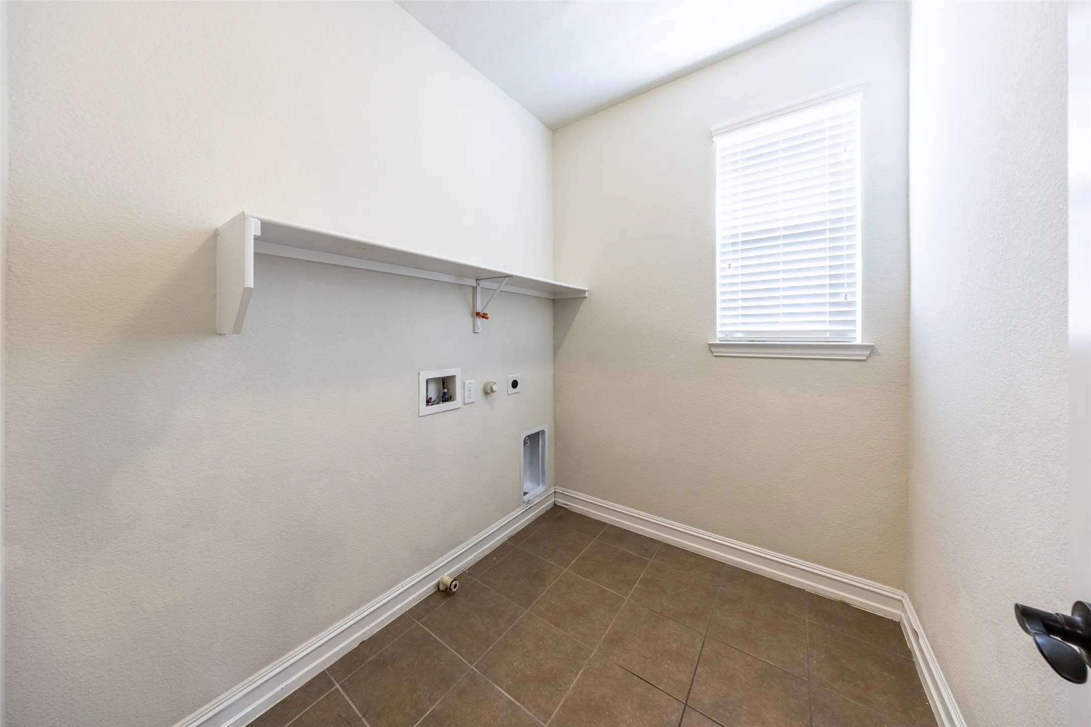 Single Family Residence For Rent in Collin County , 830 Birdie Drive, Allen, Texas 75013, 4 Bedroom, 3 Bathroom, 2 Garage spaces, 2,512 Sqft, built in 2016, mls#21390034, Real Estate Agent in Allen, Homes For Rent in Collin county, Homes For Rent in Allen, Realtor in Allen Texas, Real Estate Brokerage Independent Realty Texas, Luminita Cordes Realtor