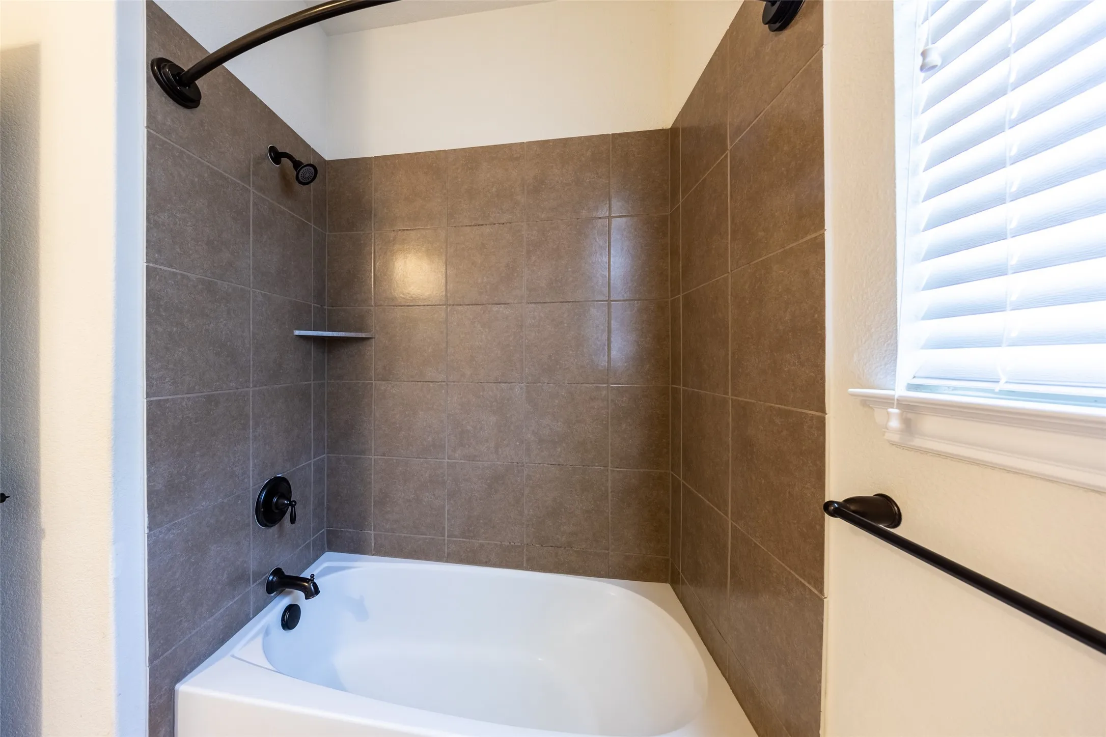 Single Family Residence For Rent in Collin County , 830 Birdie Drive, Allen, Texas 75013, 4 Bedroom, 3 Bathroom, 2 Garage spaces, 2,512 Sqft, built in 2016, mls#21390034, Real Estate Agent in Allen, Homes For Rent in Collin county, Homes For Rent in Allen, Realtor in Allen Texas, Real Estate Brokerage Independent Realty Texas, Luminita Cordes Realtor