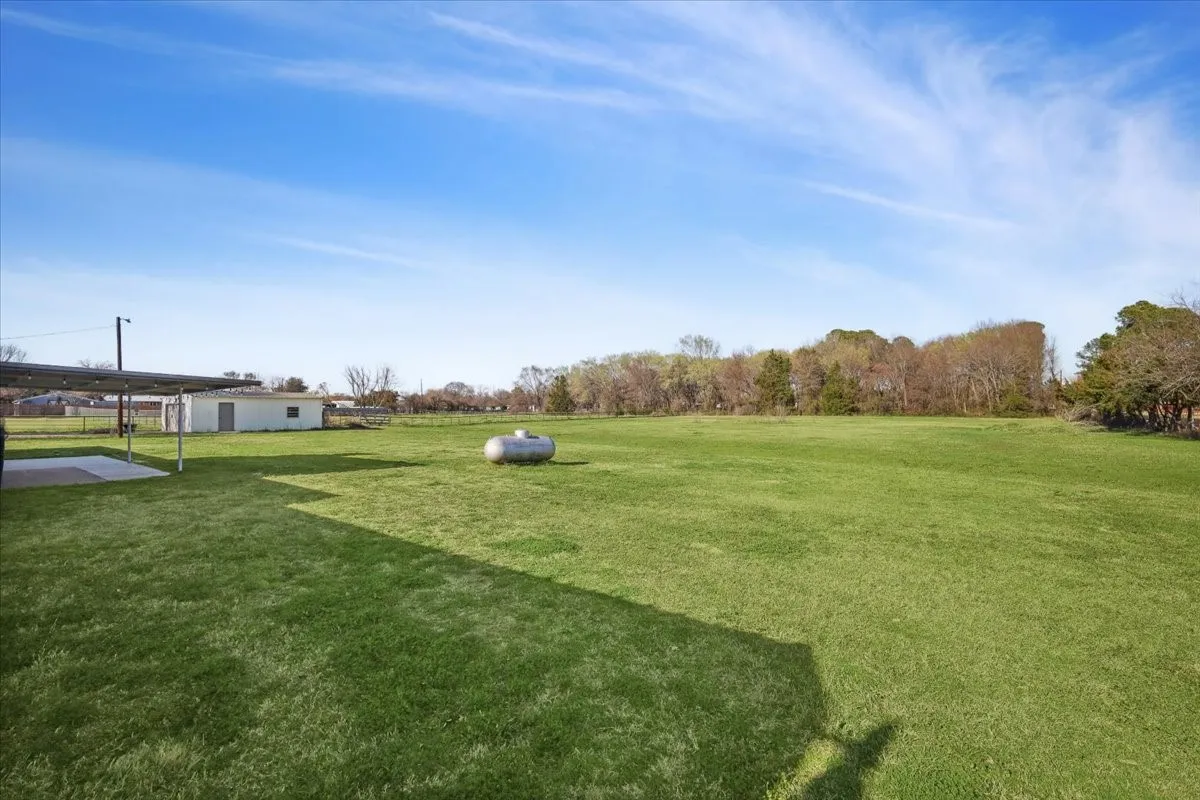Single Family Residence For Sale in Kaufman County , 875 Fm 1389 S, Combine, Texas 75159, 3 Bedroom, 2 Bathroom, 2 Garage spaces, 1,922 Sqft, built in 1980, mls#21390035, Real Estate Agent in Combine, Homes For Sale in Kaufman county, Homes For Sale in Combine, Realtor in Combine Texas, Real Estate Brokerage Independent Realty Texas, Luminita Cordes Realtor