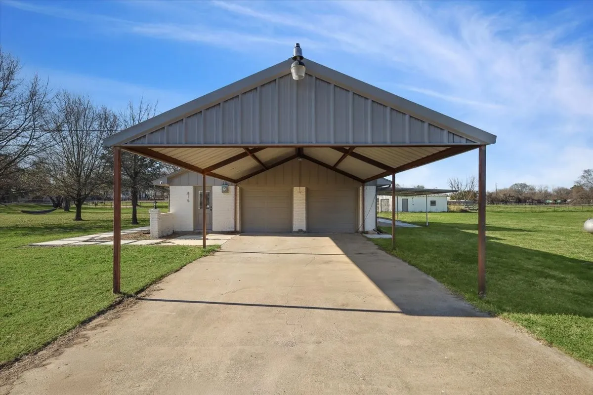 Single Family Residence For Sale in Kaufman County , 875 Fm 1389 S, Combine, Texas 75159, 3 Bedroom, 2 Bathroom, 2 Garage spaces, 1,922 Sqft, built in 1980, mls#21390035, Real Estate Agent in Combine, Homes For Sale in Kaufman county, Homes For Sale in Combine, Realtor in Combine Texas, Real Estate Brokerage Independent Realty Texas, Luminita Cordes Realtor