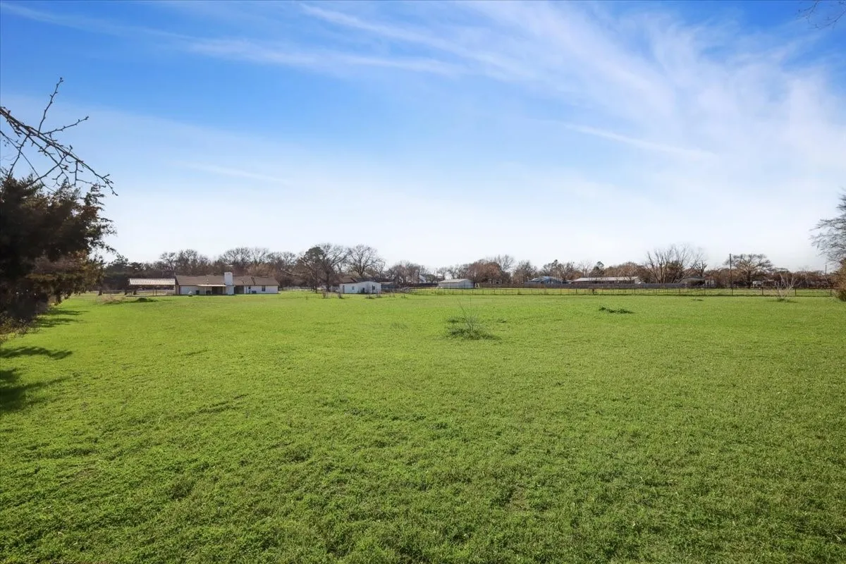Single Family Residence For Sale in Kaufman County , 875 Fm 1389 S, Combine, Texas 75159, 3 Bedroom, 2 Bathroom, 2 Garage spaces, 1,922 Sqft, built in 1980, mls#21390035, Real Estate Agent in Combine, Homes For Sale in Kaufman county, Homes For Sale in Combine, Realtor in Combine Texas, Real Estate Brokerage Independent Realty Texas, Luminita Cordes Realtor