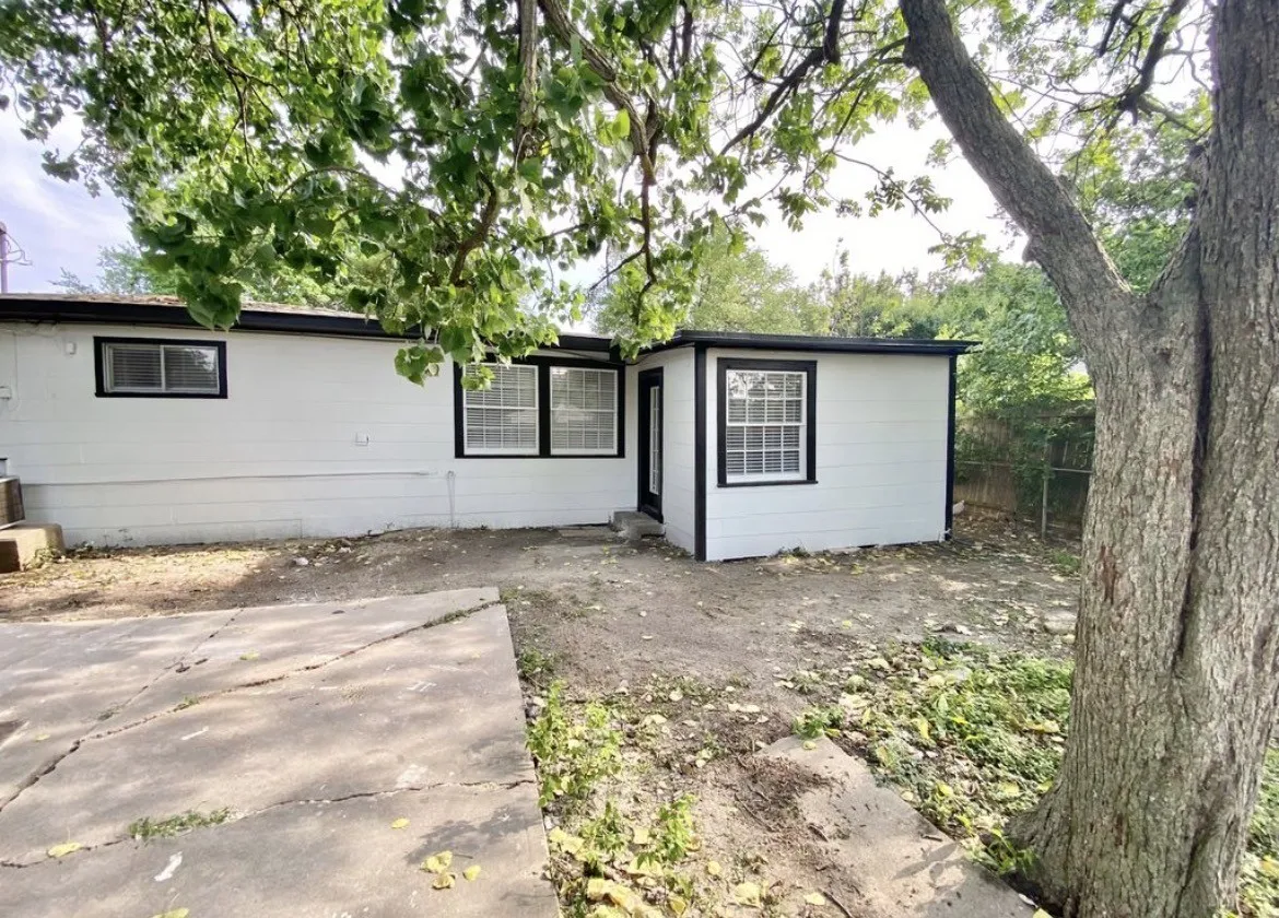 Single Family Residence For Sale in Galveston County , 100 17th Avenue N, Texas City, Texas 77590, 3 Bedroom, 2 Bathroom, Garage spaces, 1,710 Sqft, built in 1943, mls#21390036, Real Estate Agent in Texas City, Homes For Sale in Galveston county, Homes For Sale in Texas City, Realtor in Texas City Texas, Real Estate Brokerage Independent Realty Texas, Luminita Cordes Realtor