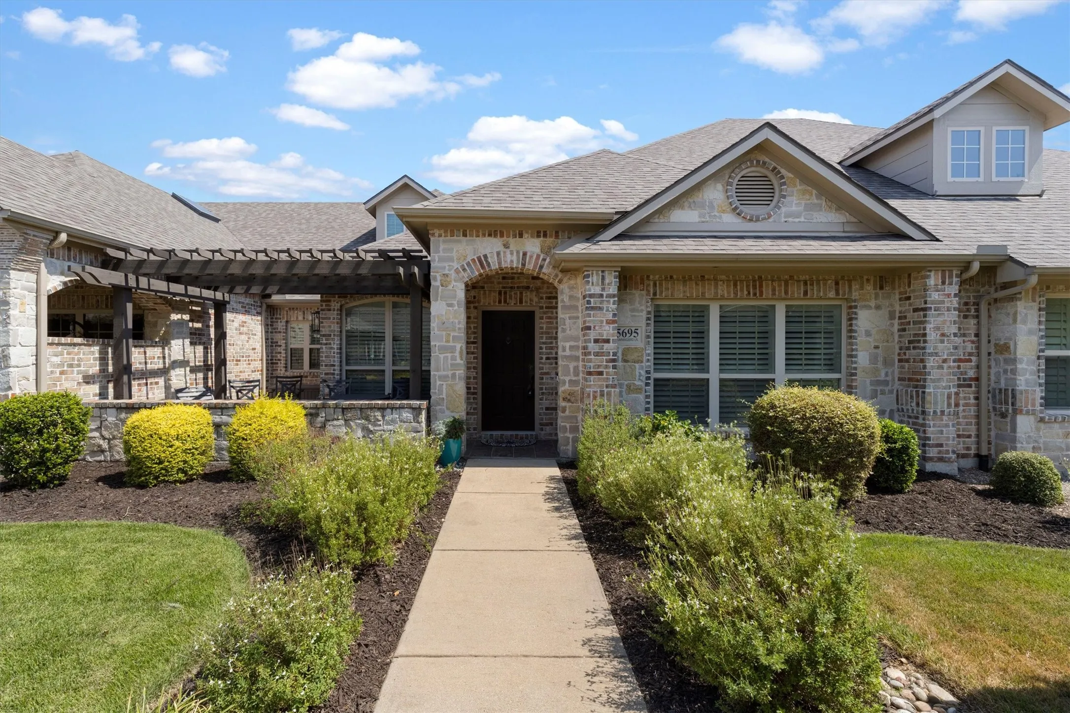 Townhouse For Sale in Collin County , 5695 Hummingbird Lane, Fairview, Texas 75069, 3 Bedroom, 3 Bathroom, 2 Garage spaces, 1,973 Sqft, built in 2012, mls#21389996, Real Estate Agent in Fairview, Homes For Sale in Collin county, Homes For Sale in Fairview, Realtor in Fairview Texas, Real Estate Brokerage Independent Realty Texas, Luminita Cordes Realtor