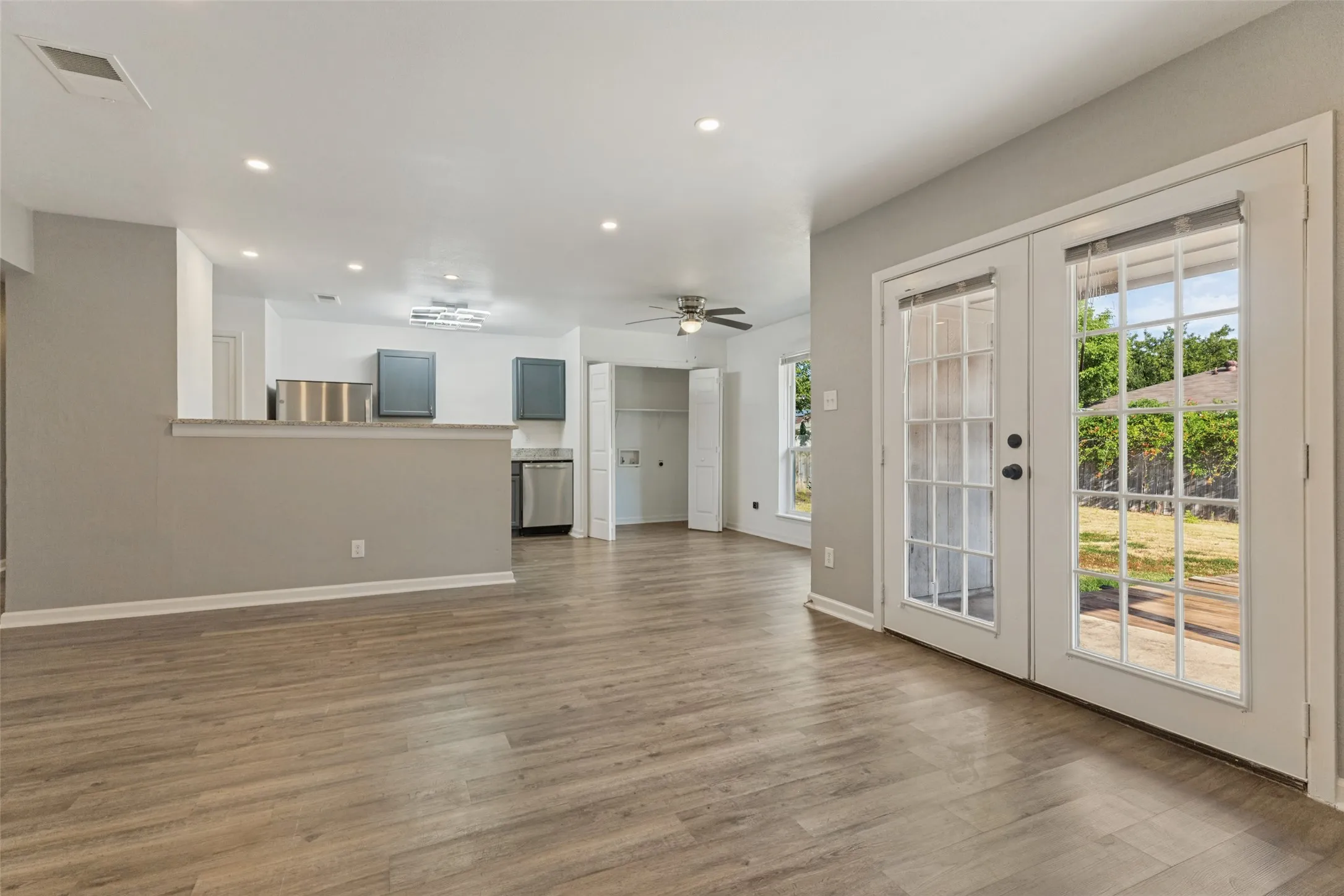 Single Family Residence For Rent in Tarrant County , 524 Cole Avenue, Saginaw, Texas 76179, 3 Bedroom, 2 Bathroom, 2 Garage spaces, 1,389 Sqft, built in 1978, mls#21390037, Real Estate Agent in Saginaw, Homes For Rent in Tarrant county, Homes For Rent in Saginaw, Realtor in Saginaw Texas, Real Estate Brokerage Independent Realty Texas, Luminita Cordes Realtor