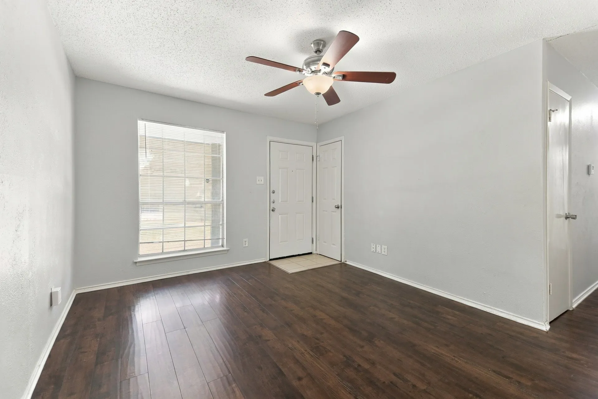 Single Family Residence For Rent in Dallas County , 1458 Shorehaven Drive, Garland, Texas 75040, 2 Bedroom, 2 Bathroom, 1 Garage spaces, 999 Sqft, built in 1971, mls#21373071, Real Estate Agent in Garland, Homes For Rent in Dallas county, Homes For Rent in Garland, Realtor in Garland Texas, Real Estate Brokerage Independent Realty Texas, Luminita Cordes Realtor