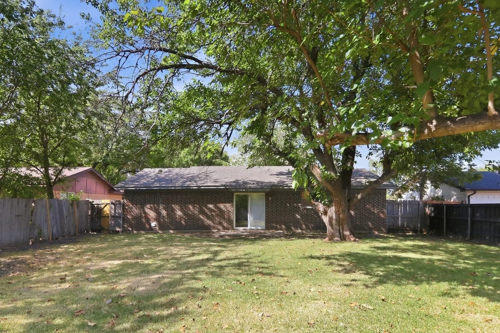 Single Family Residence For Rent in Dallas County , 1458 Shorehaven Drive, Garland, Texas 75040, 2 Bedroom, 2 Bathroom, 1 Garage spaces, 999 Sqft, built in 1971, mls#21373071, Real Estate Agent in Garland, Homes For Rent in Dallas county, Homes For Rent in Garland, Realtor in Garland Texas, Real Estate Brokerage Independent Realty Texas, Luminita Cordes Realtor