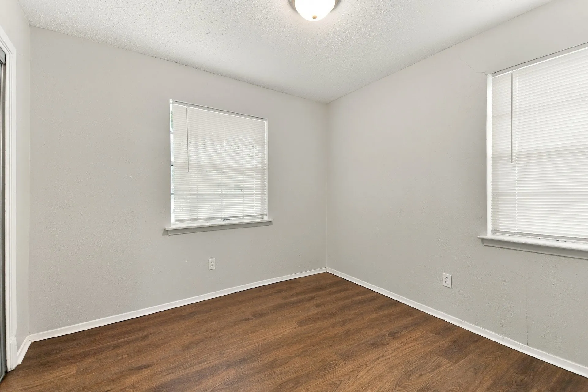 Single Family Residence For Rent in Dallas County , 1458 Shorehaven Drive, Garland, Texas 75040, 2 Bedroom, 2 Bathroom, 1 Garage spaces, 999 Sqft, built in 1971, mls#21373071, Real Estate Agent in Garland, Homes For Rent in Dallas county, Homes For Rent in Garland, Realtor in Garland Texas, Real Estate Brokerage Independent Realty Texas, Luminita Cordes Realtor