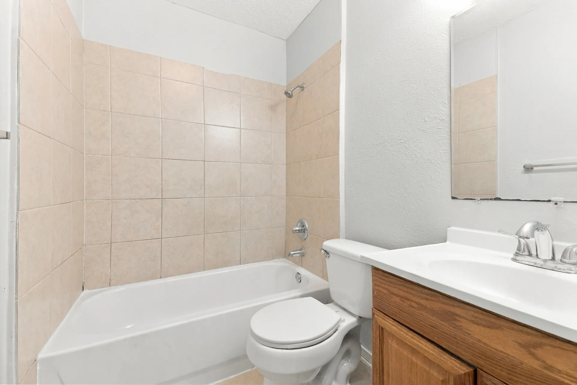 Single Family Residence For Rent in Dallas County , 1458 Shorehaven Drive, Garland, Texas 75040, 2 Bedroom, 2 Bathroom, 1 Garage spaces, 999 Sqft, built in 1971, mls#21373071, Real Estate Agent in Garland, Homes For Rent in Dallas county, Homes For Rent in Garland, Realtor in Garland Texas, Real Estate Brokerage Independent Realty Texas, Luminita Cordes Realtor