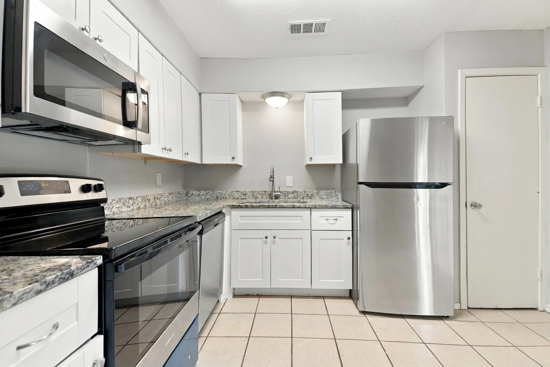 Single Family Residence For Rent in Dallas County , 1458 Shorehaven Drive, Garland, Texas 75040, 2 Bedroom, 2 Bathroom, 1 Garage spaces, 999 Sqft, built in 1971, mls#21373071, Real Estate Agent in Garland, Homes For Rent in Dallas county, Homes For Rent in Garland, Realtor in Garland Texas, Real Estate Brokerage Independent Realty Texas, Luminita Cordes Realtor