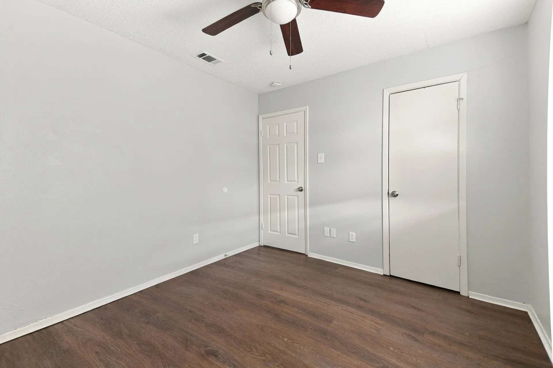 Single Family Residence For Rent in Dallas County , 1458 Shorehaven Drive, Garland, Texas 75040, 2 Bedroom, 2 Bathroom, 1 Garage spaces, 999 Sqft, built in 1971, mls#21373071, Real Estate Agent in Garland, Homes For Rent in Dallas county, Homes For Rent in Garland, Realtor in Garland Texas, Real Estate Brokerage Independent Realty Texas, Luminita Cordes Realtor