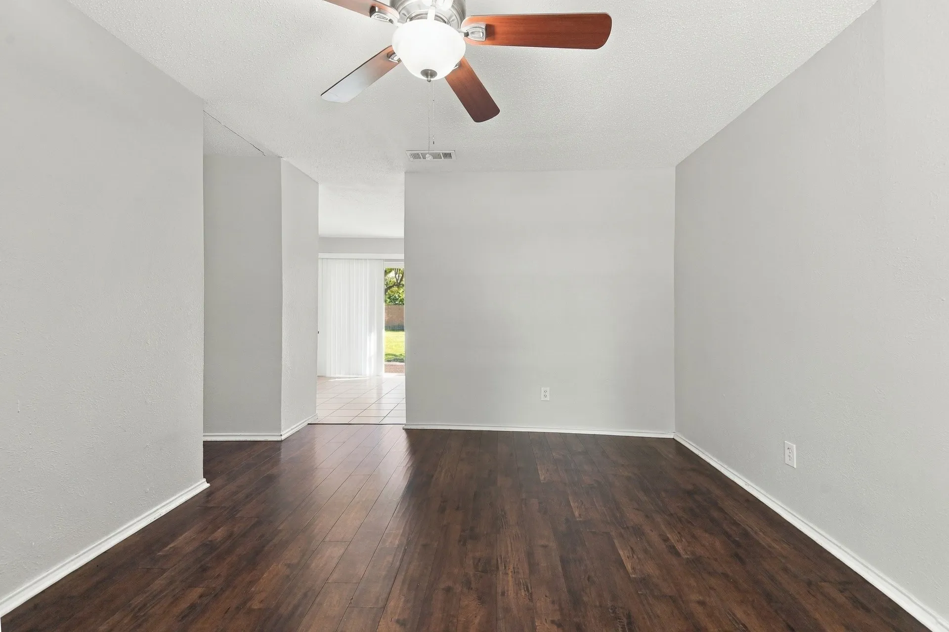 Single Family Residence For Rent in Dallas County , 1458 Shorehaven Drive, Garland, Texas 75040, 2 Bedroom, 2 Bathroom, 1 Garage spaces, 999 Sqft, built in 1971, mls#21373071, Real Estate Agent in Garland, Homes For Rent in Dallas county, Homes For Rent in Garland, Realtor in Garland Texas, Real Estate Brokerage Independent Realty Texas, Luminita Cordes Realtor
