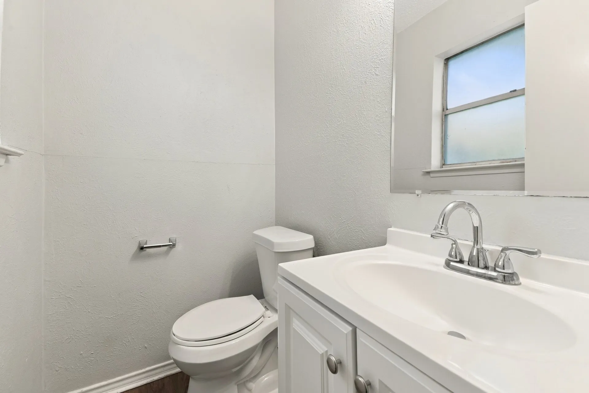 Single Family Residence For Rent in Dallas County , 1458 Shorehaven Drive, Garland, Texas 75040, 2 Bedroom, 2 Bathroom, 1 Garage spaces, 999 Sqft, built in 1971, mls#21373071, Real Estate Agent in Garland, Homes For Rent in Dallas county, Homes For Rent in Garland, Realtor in Garland Texas, Real Estate Brokerage Independent Realty Texas, Luminita Cordes Realtor