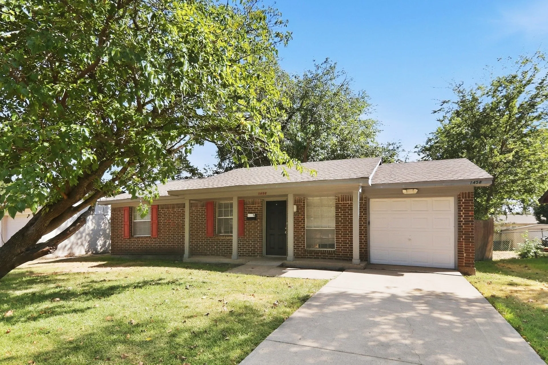Single Family Residence For Rent in Dallas County , 1458 Shorehaven Drive, Garland, Texas 75040, 2 Bedroom, 2 Bathroom, 1 Garage spaces, 999 Sqft, built in 1971, mls#21373071, Real Estate Agent in Garland, Homes For Rent in Dallas county, Homes For Rent in Garland, Realtor in Garland Texas, Real Estate Brokerage Independent Realty Texas, Luminita Cordes Realtor