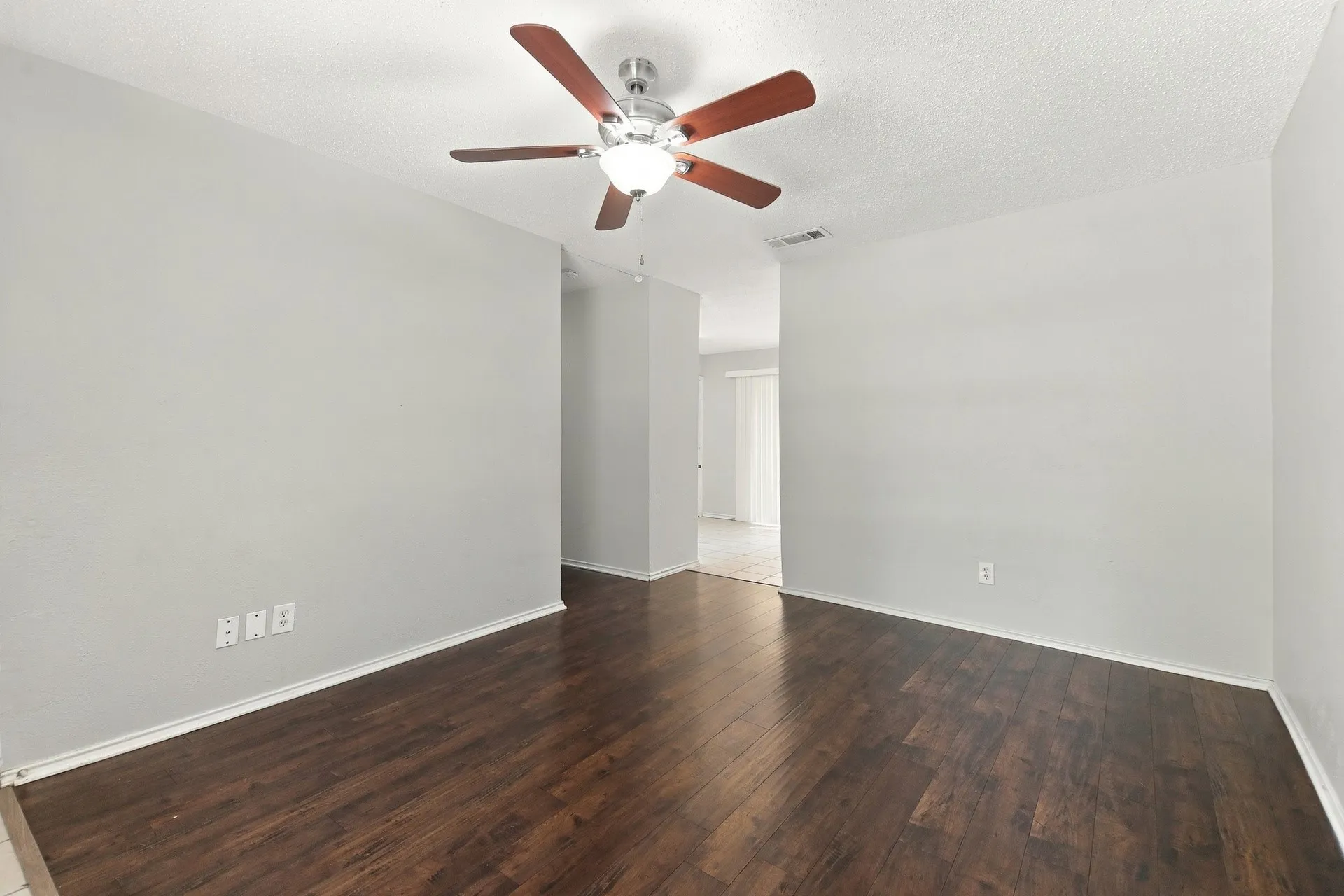 Single Family Residence For Rent in Dallas County , 1458 Shorehaven Drive, Garland, Texas 75040, 2 Bedroom, 2 Bathroom, 1 Garage spaces, 999 Sqft, built in 1971, mls#21373071, Real Estate Agent in Garland, Homes For Rent in Dallas county, Homes For Rent in Garland, Realtor in Garland Texas, Real Estate Brokerage Independent Realty Texas, Luminita Cordes Realtor