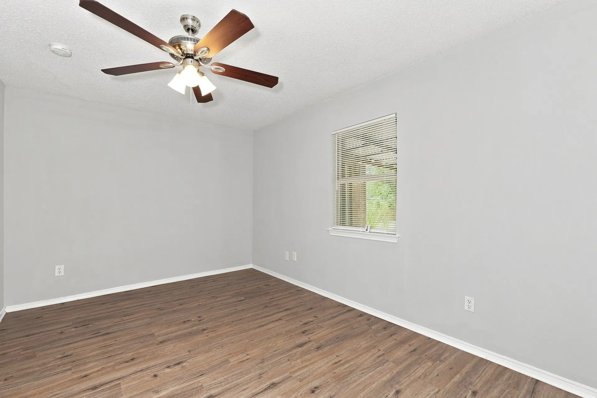 Single Family Residence For Rent in Dallas County , 1349 Rutherford Drive, Mesquite, Texas 75149, 3 Bedroom, 2 Bathroom, 2 Garage spaces, 1,352 Sqft, built in 1972, mls#21382752, Real Estate Agent in Mesquite, Homes For Rent in Dallas county, Homes For Rent in Mesquite, Realtor in Mesquite Texas, Real Estate Brokerage Independent Realty Texas, Luminita Cordes Realtor