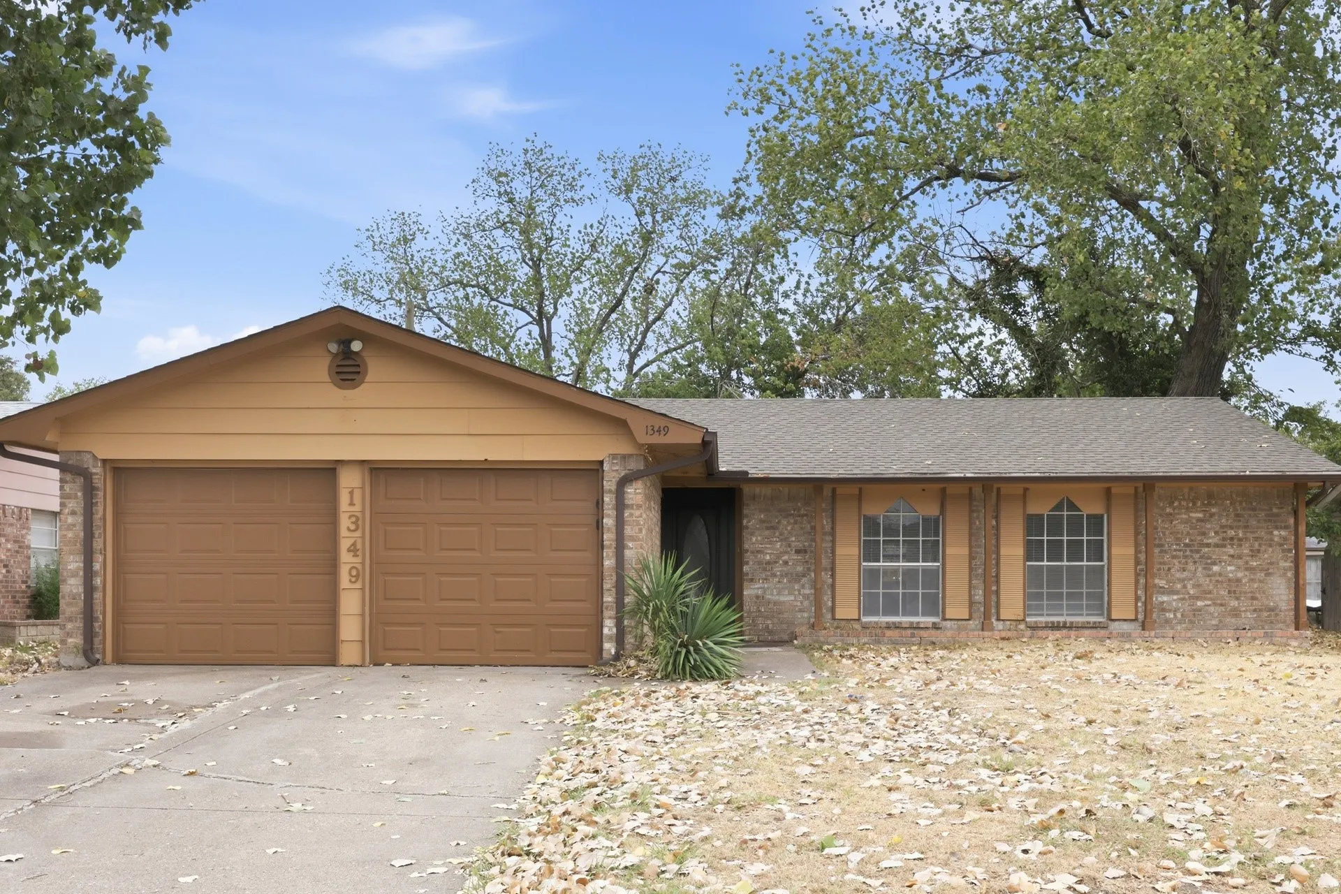Single Family Residence For Rent in Dallas County , 1349 Rutherford Drive, Mesquite, Texas 75149, 3 Bedroom, 2 Bathroom, 2 Garage spaces, 1,352 Sqft, built in 1972, mls#21382752, Real Estate Agent in Mesquite, Homes For Rent in Dallas county, Homes For Rent in Mesquite, Realtor in Mesquite Texas, Real Estate Brokerage Independent Realty Texas, Luminita Cordes Realtor