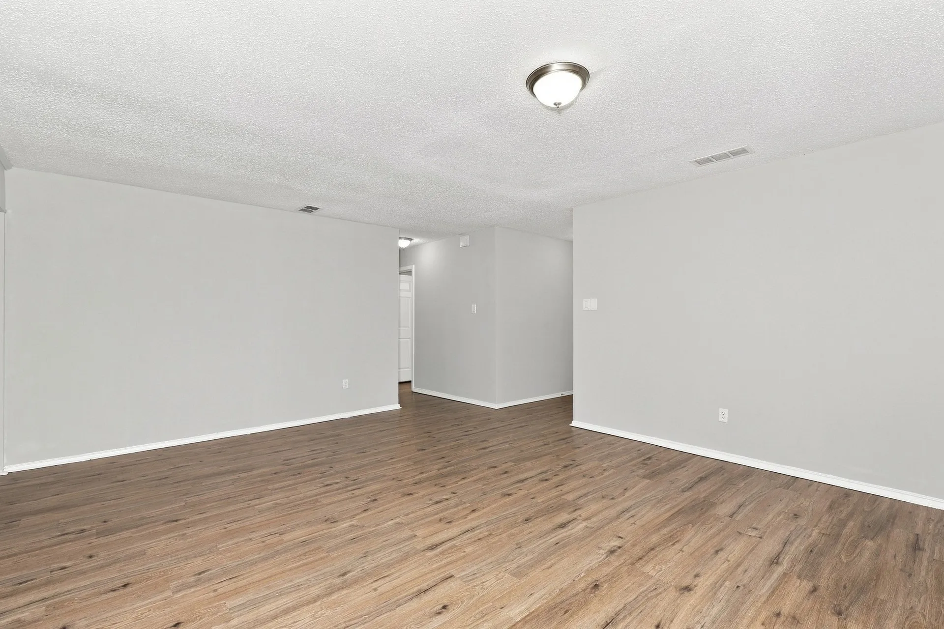 Single Family Residence For Rent in Dallas County , 1349 Rutherford Drive, Mesquite, Texas 75149, 3 Bedroom, 2 Bathroom, 2 Garage spaces, 1,352 Sqft, built in 1972, mls#21382752, Real Estate Agent in Mesquite, Homes For Rent in Dallas county, Homes For Rent in Mesquite, Realtor in Mesquite Texas, Real Estate Brokerage Independent Realty Texas, Luminita Cordes Realtor