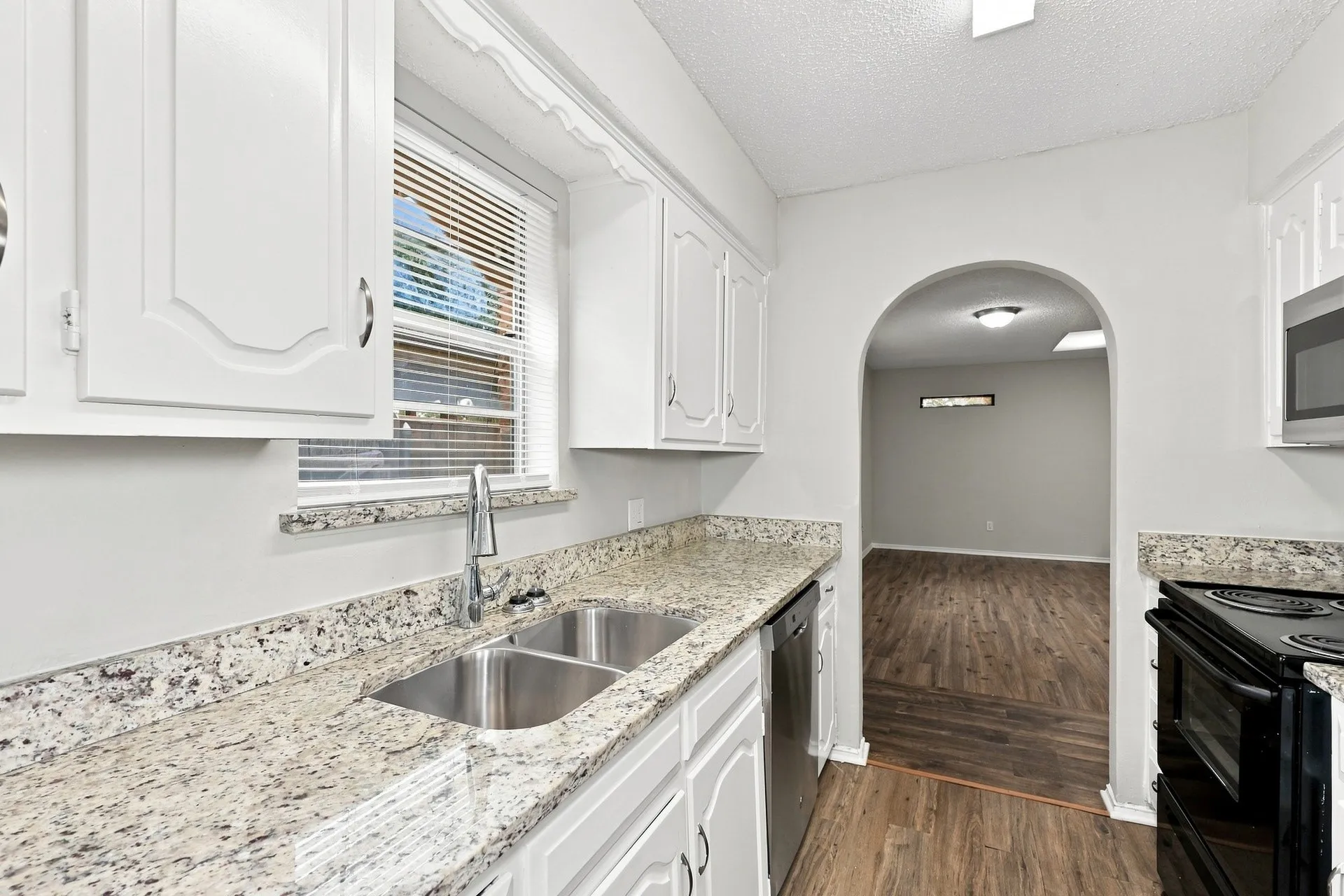 Single Family Residence For Rent in Dallas County , 1349 Rutherford Drive, Mesquite, Texas 75149, 3 Bedroom, 2 Bathroom, 2 Garage spaces, 1,352 Sqft, built in 1972, mls#21382752, Real Estate Agent in Mesquite, Homes For Rent in Dallas county, Homes For Rent in Mesquite, Realtor in Mesquite Texas, Real Estate Brokerage Independent Realty Texas, Luminita Cordes Realtor