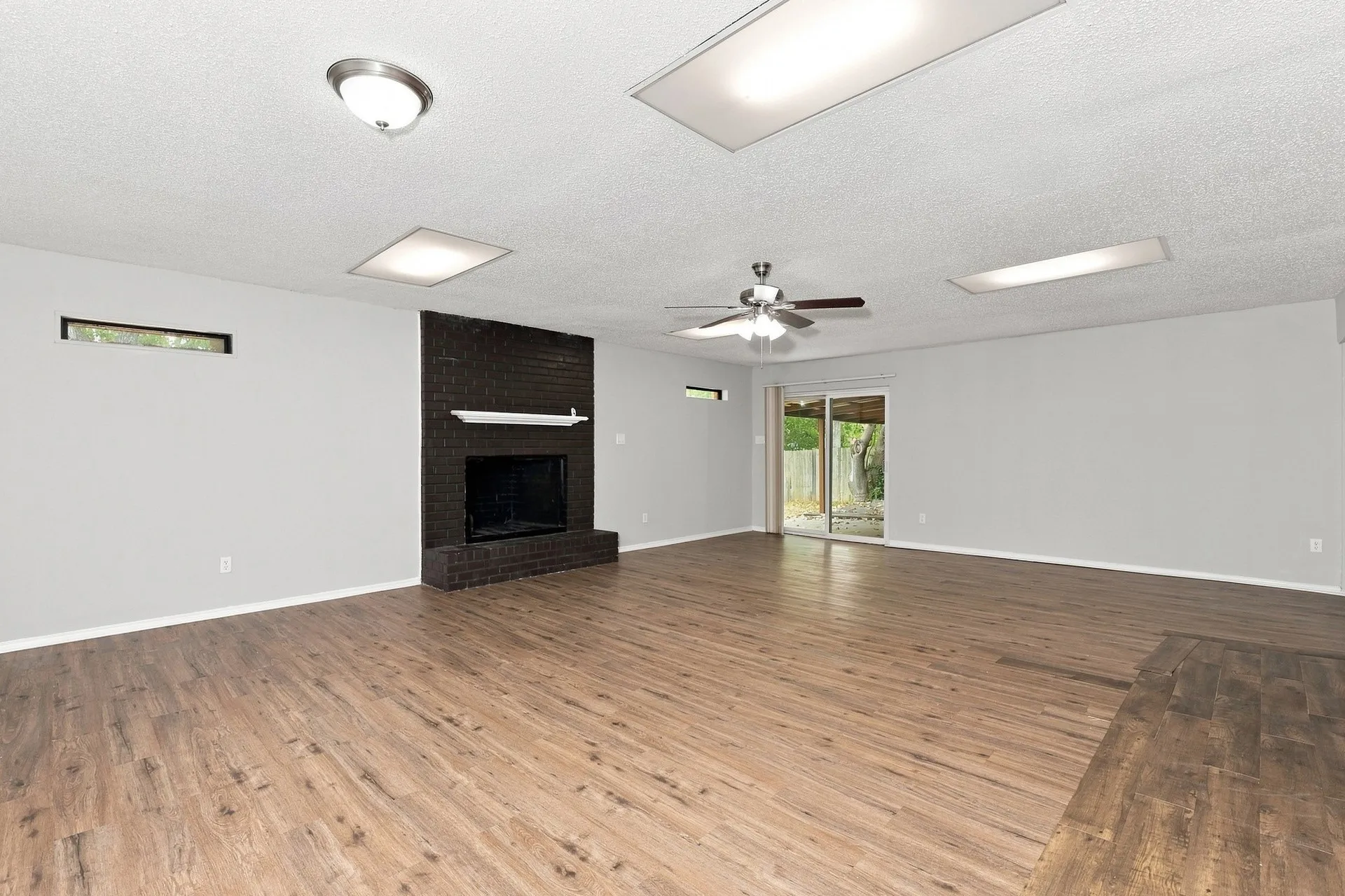 Single Family Residence For Rent in Dallas County , 1349 Rutherford Drive, Mesquite, Texas 75149, 3 Bedroom, 2 Bathroom, 2 Garage spaces, 1,352 Sqft, built in 1972, mls#21382752, Real Estate Agent in Mesquite, Homes For Rent in Dallas county, Homes For Rent in Mesquite, Realtor in Mesquite Texas, Real Estate Brokerage Independent Realty Texas, Luminita Cordes Realtor