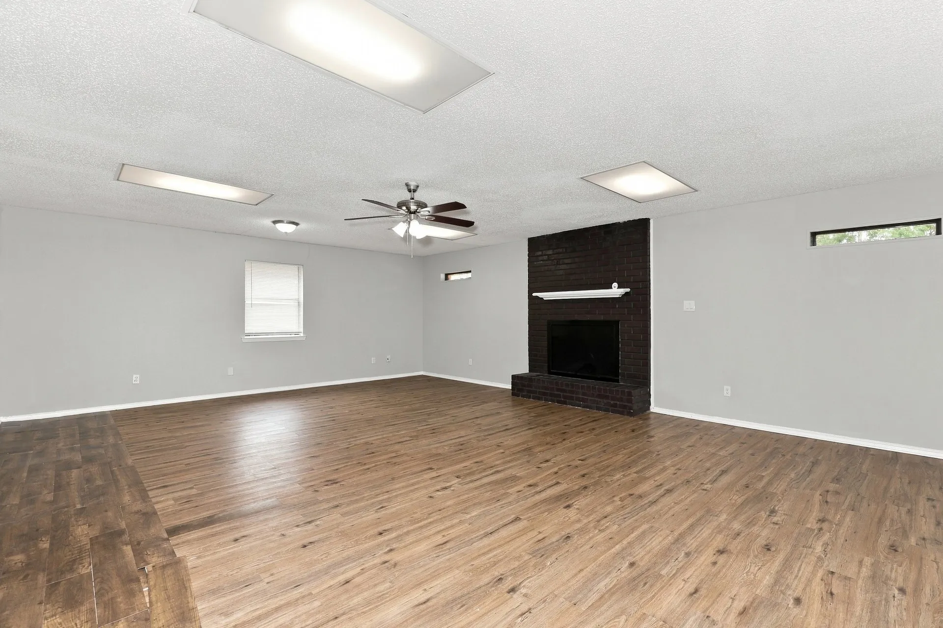 Single Family Residence For Rent in Dallas County , 1349 Rutherford Drive, Mesquite, Texas 75149, 3 Bedroom, 2 Bathroom, 2 Garage spaces, 1,352 Sqft, built in 1972, mls#21382752, Real Estate Agent in Mesquite, Homes For Rent in Dallas county, Homes For Rent in Mesquite, Realtor in Mesquite Texas, Real Estate Brokerage Independent Realty Texas, Luminita Cordes Realtor