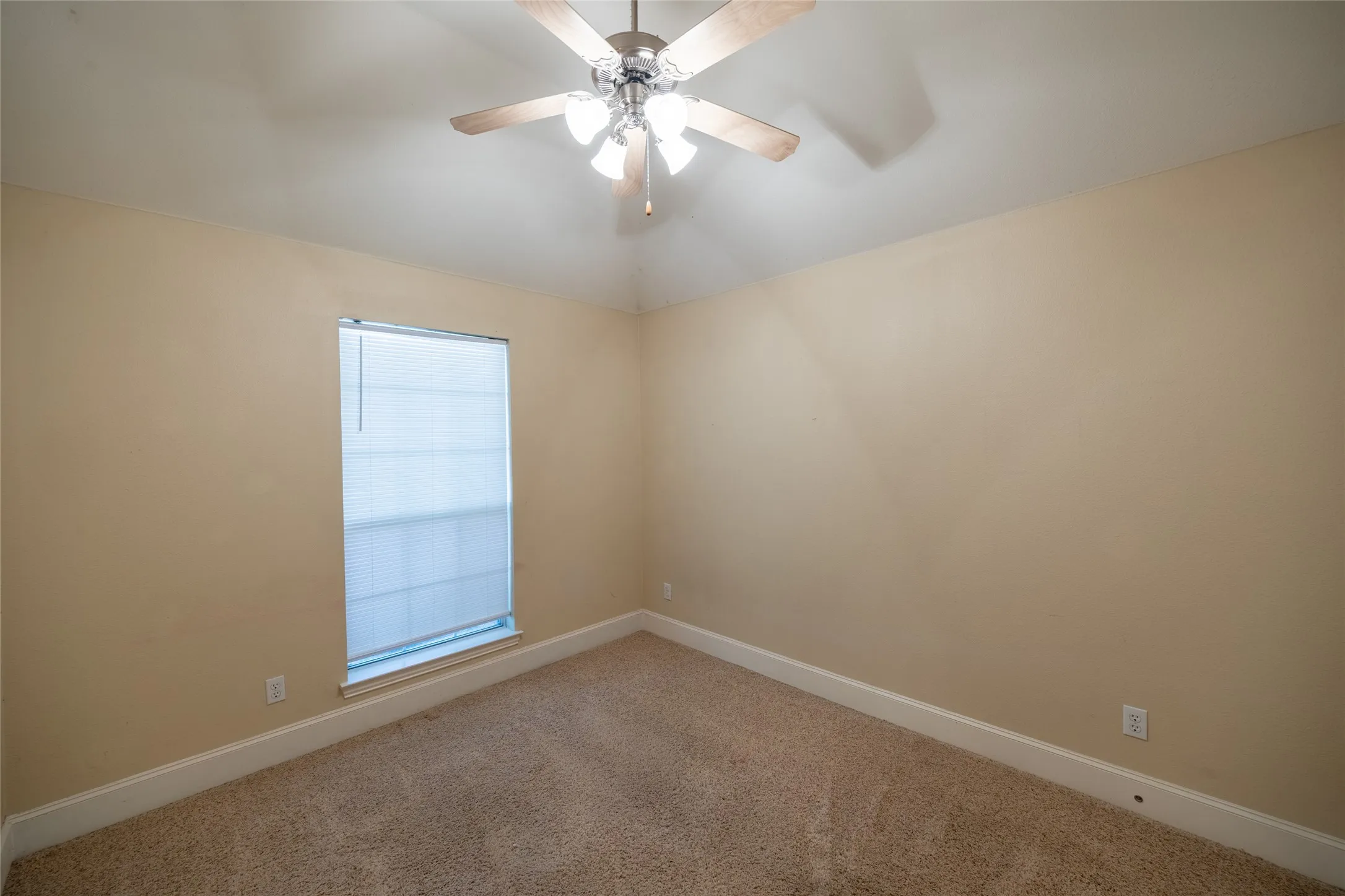 Single Family Residence For Rent in Collin County , 6366 Shadywood, Frisco, Texas 75035, 4 Bedroom, 2 Bathroom, 2 Garage spaces, 2,193 Sqft, built in 2002, mls#21390042, Real Estate Agent in Frisco, Homes For Rent in Collin county, Homes For Rent in Frisco, Realtor in Frisco Texas, Real Estate Brokerage Independent Realty Texas, Luminita Cordes Realtor
