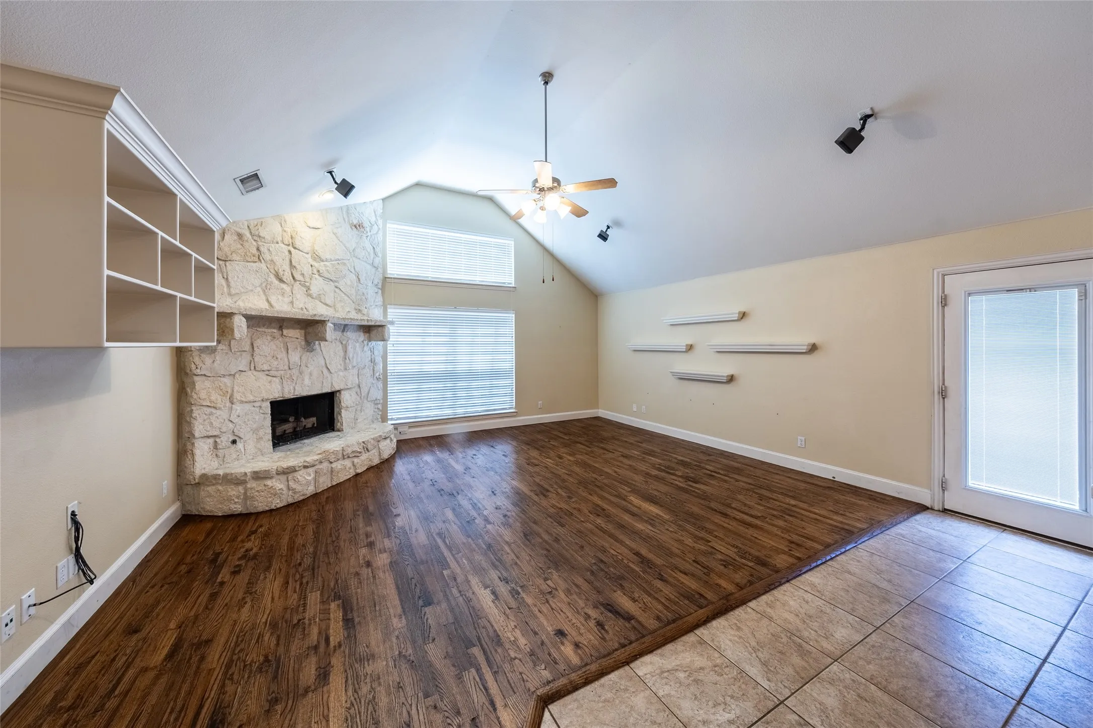 Single Family Residence For Rent in Collin County , 6366 Shadywood, Frisco, Texas 75035, 4 Bedroom, 2 Bathroom, 2 Garage spaces, 2,193 Sqft, built in 2002, mls#21390042, Real Estate Agent in Frisco, Homes For Rent in Collin county, Homes For Rent in Frisco, Realtor in Frisco Texas, Real Estate Brokerage Independent Realty Texas, Luminita Cordes Realtor