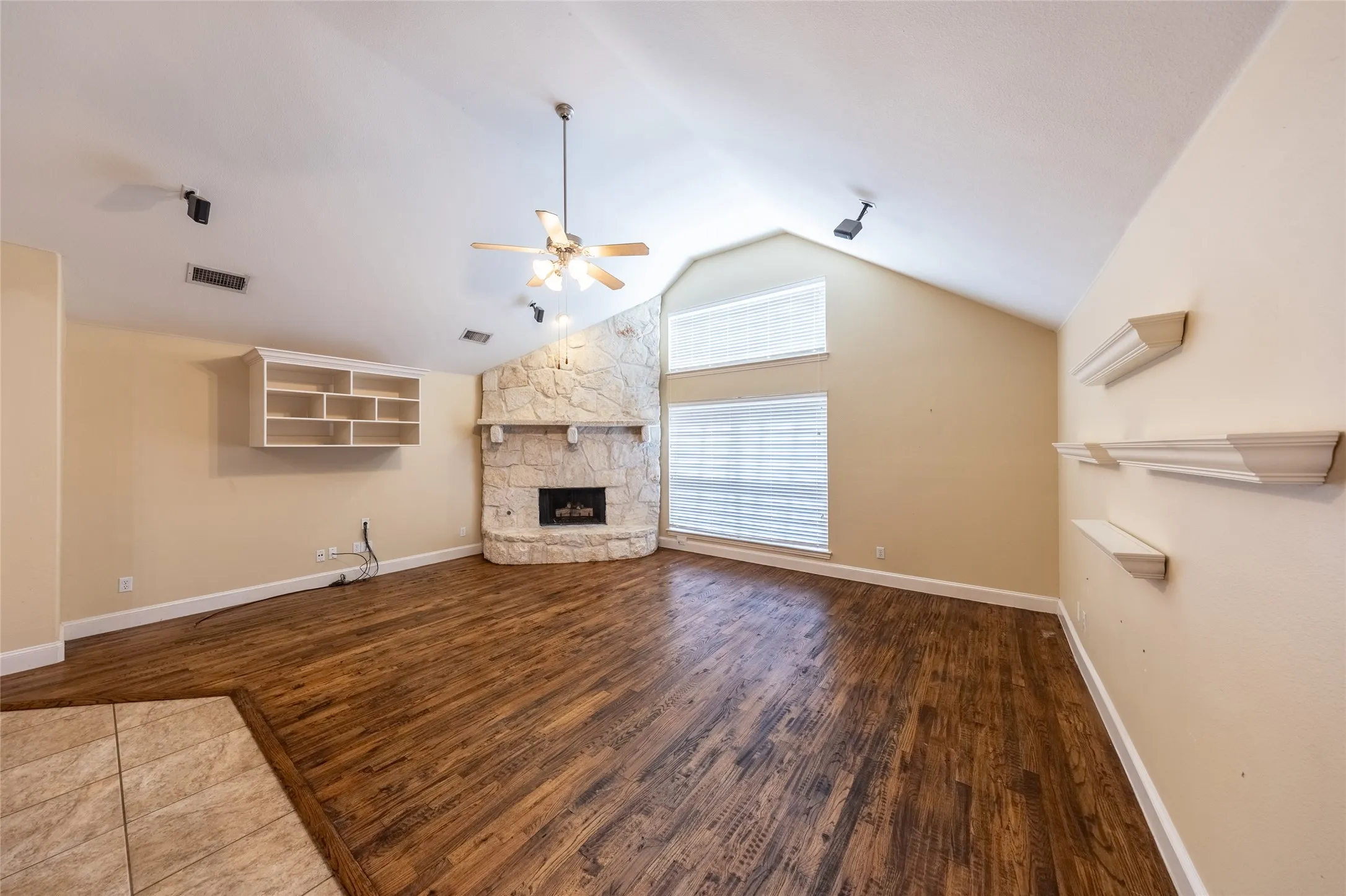 Single Family Residence For Rent in Collin County , 6366 Shadywood, Frisco, Texas 75035, 4 Bedroom, 2 Bathroom, 2 Garage spaces, 2,193 Sqft, built in 2002, mls#21390042, Real Estate Agent in Frisco, Homes For Rent in Collin county, Homes For Rent in Frisco, Realtor in Frisco Texas, Real Estate Brokerage Independent Realty Texas, Luminita Cordes Realtor