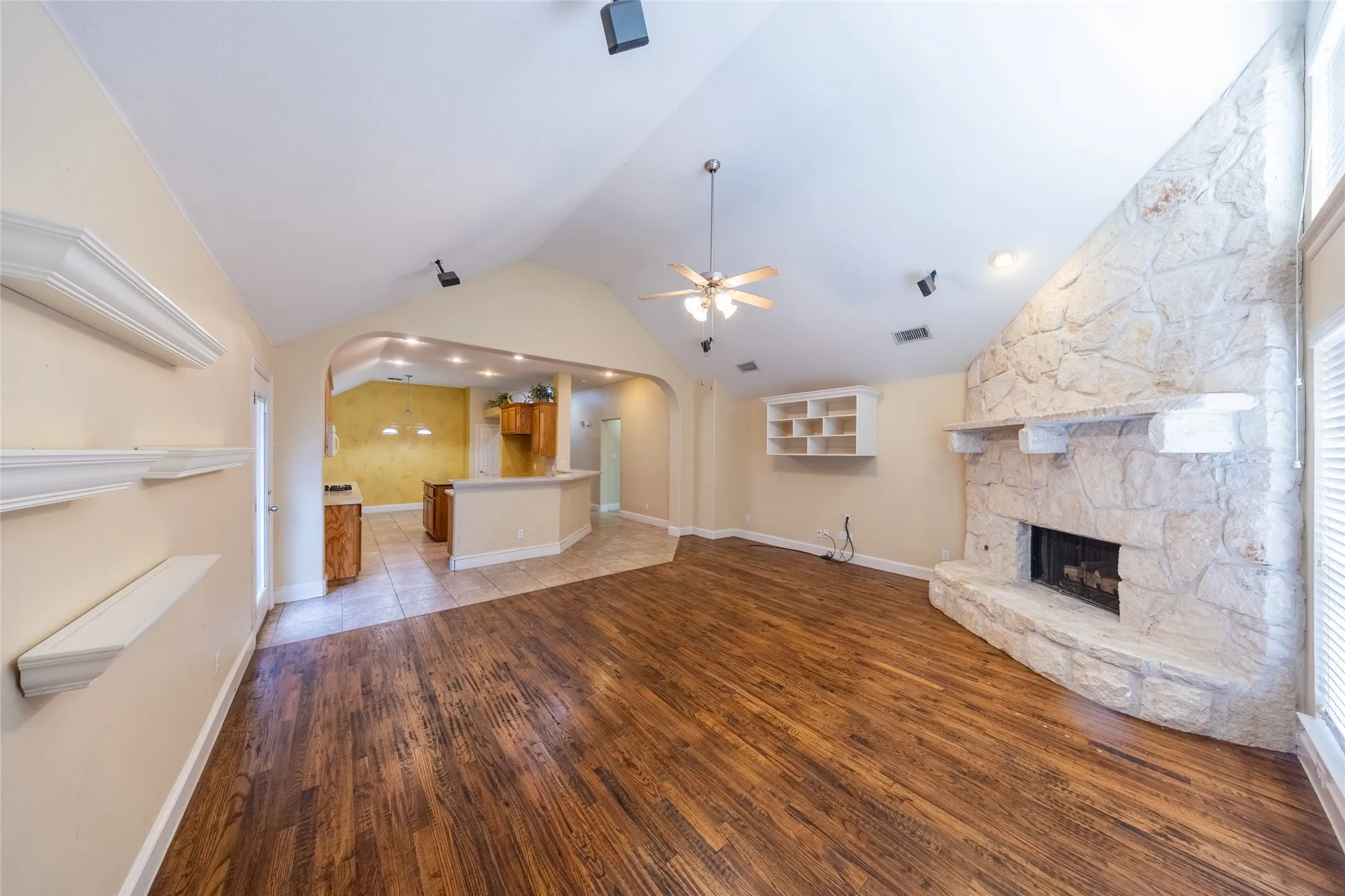 Single Family Residence For Rent in Collin County , 6366 Shadywood, Frisco, Texas 75035, 4 Bedroom, 2 Bathroom, 2 Garage spaces, 2,193 Sqft, built in 2002, mls#21390042, Real Estate Agent in Frisco, Homes For Rent in Collin county, Homes For Rent in Frisco, Realtor in Frisco Texas, Real Estate Brokerage Independent Realty Texas, Luminita Cordes Realtor
