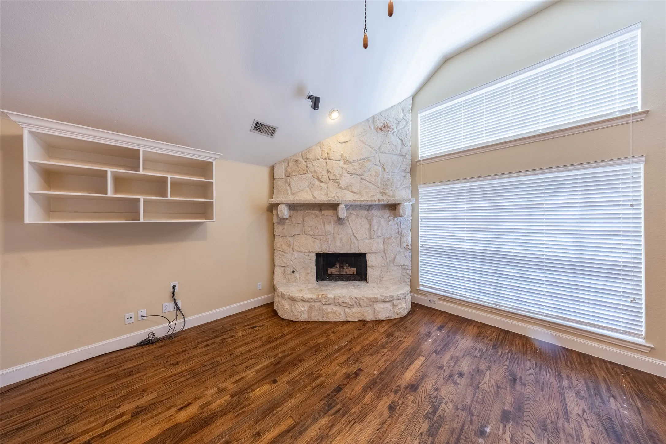 Single Family Residence For Rent in Collin County , 6366 Shadywood, Frisco, Texas 75035, 4 Bedroom, 2 Bathroom, 2 Garage spaces, 2,193 Sqft, built in 2002, mls#21390042, Real Estate Agent in Frisco, Homes For Rent in Collin county, Homes For Rent in Frisco, Realtor in Frisco Texas, Real Estate Brokerage Independent Realty Texas, Luminita Cordes Realtor