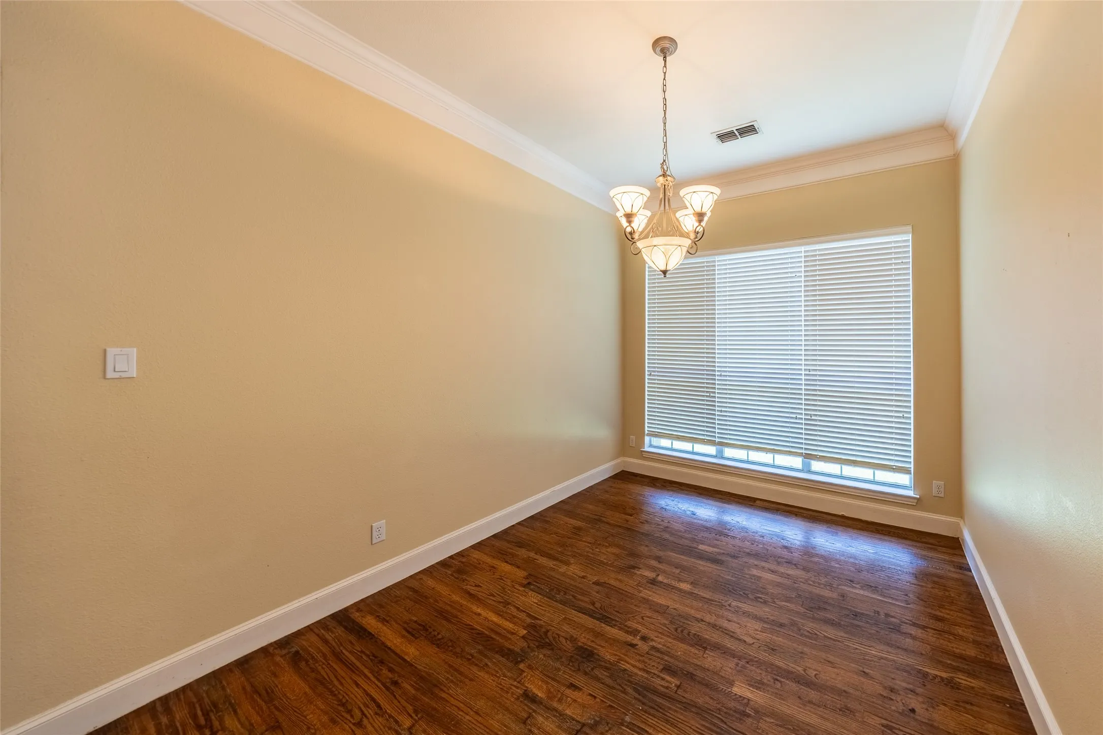 Single Family Residence For Rent in Collin County , 6366 Shadywood, Frisco, Texas 75035, 4 Bedroom, 2 Bathroom, 2 Garage spaces, 2,193 Sqft, built in 2002, mls#21390042, Real Estate Agent in Frisco, Homes For Rent in Collin county, Homes For Rent in Frisco, Realtor in Frisco Texas, Real Estate Brokerage Independent Realty Texas, Luminita Cordes Realtor