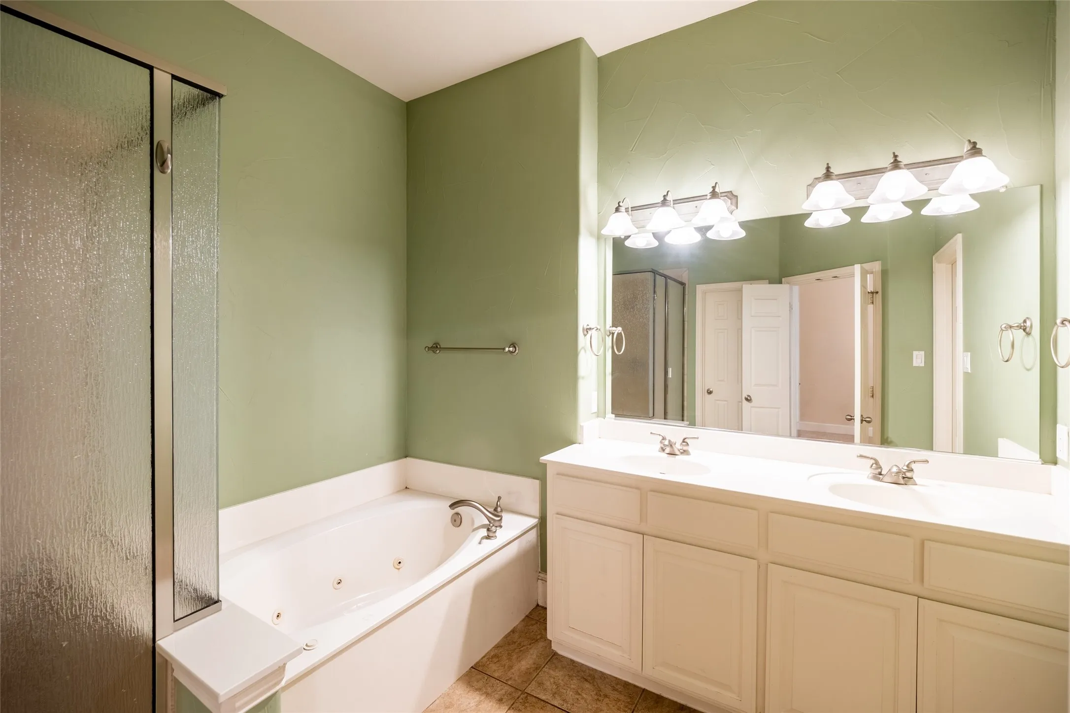 Single Family Residence For Rent in Collin County , 6366 Shadywood, Frisco, Texas 75035, 4 Bedroom, 2 Bathroom, 2 Garage spaces, 2,193 Sqft, built in 2002, mls#21390042, Real Estate Agent in Frisco, Homes For Rent in Collin county, Homes For Rent in Frisco, Realtor in Frisco Texas, Real Estate Brokerage Independent Realty Texas, Luminita Cordes Realtor