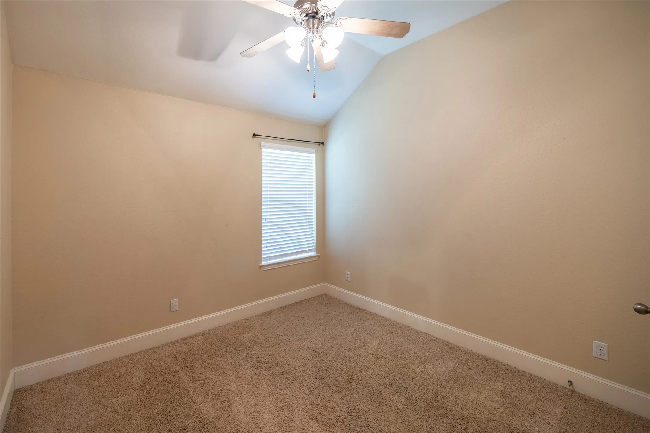 Single Family Residence For Rent in Collin County , 6366 Shadywood, Frisco, Texas 75035, 4 Bedroom, 2 Bathroom, 2 Garage spaces, 2,193 Sqft, built in 2002, mls#21390042, Real Estate Agent in Frisco, Homes For Rent in Collin county, Homes For Rent in Frisco, Realtor in Frisco Texas, Real Estate Brokerage Independent Realty Texas, Luminita Cordes Realtor
