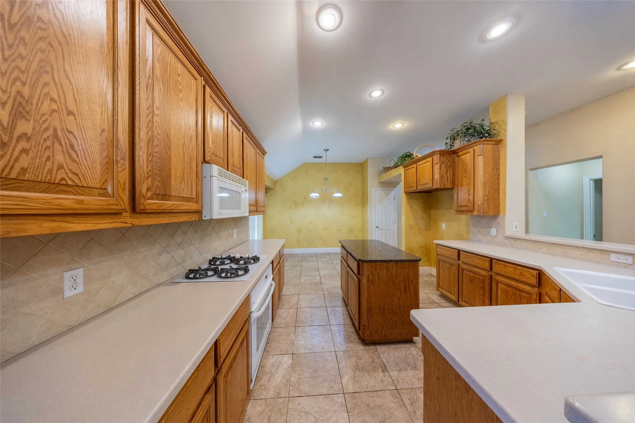Single Family Residence For Rent in Collin County , 6366 Shadywood, Frisco, Texas 75035, 4 Bedroom, 2 Bathroom, 2 Garage spaces, 2,193 Sqft, built in 2002, mls#21390042, Real Estate Agent in Frisco, Homes For Rent in Collin county, Homes For Rent in Frisco, Realtor in Frisco Texas, Real Estate Brokerage Independent Realty Texas, Luminita Cordes Realtor