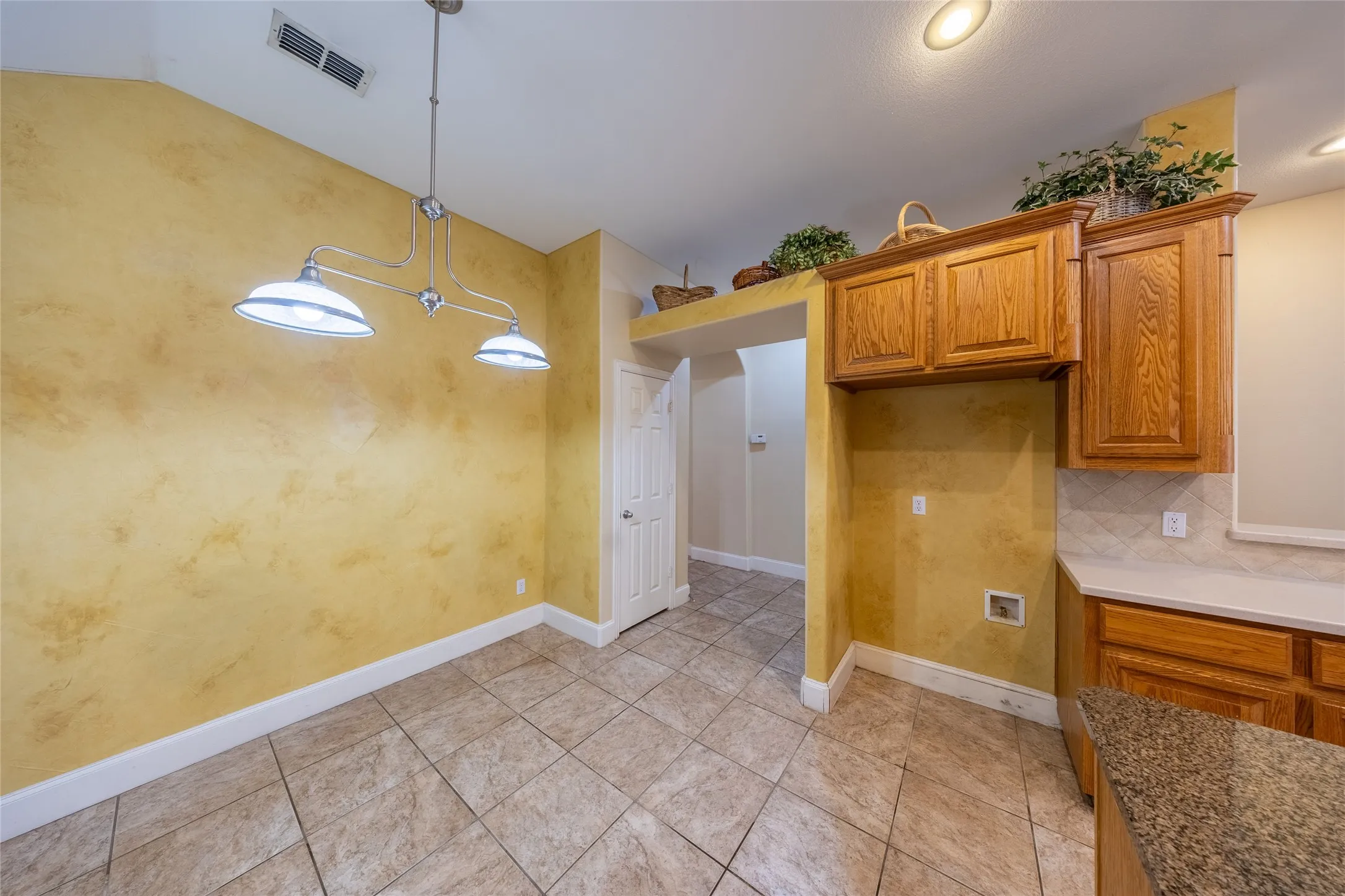 Single Family Residence For Rent in Collin County , 6366 Shadywood, Frisco, Texas 75035, 4 Bedroom, 2 Bathroom, 2 Garage spaces, 2,193 Sqft, built in 2002, mls#21390042, Real Estate Agent in Frisco, Homes For Rent in Collin county, Homes For Rent in Frisco, Realtor in Frisco Texas, Real Estate Brokerage Independent Realty Texas, Luminita Cordes Realtor