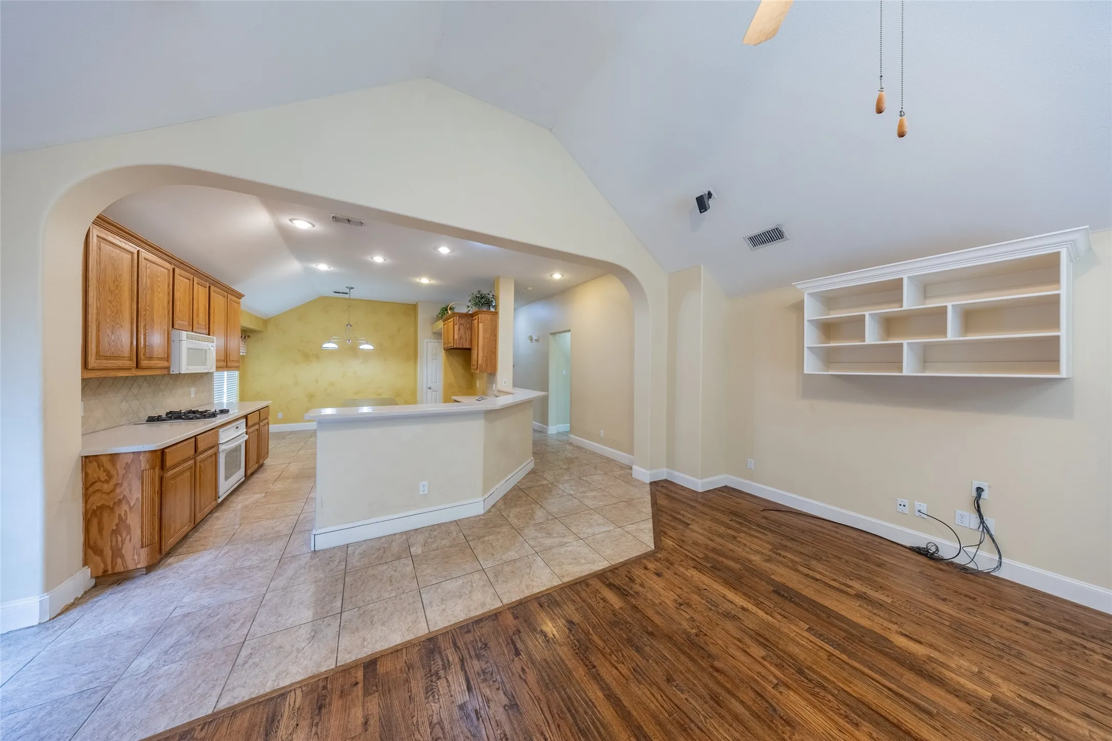 Single Family Residence For Rent in Collin County , 6366 Shadywood, Frisco, Texas 75035, 4 Bedroom, 2 Bathroom, 2 Garage spaces, 2,193 Sqft, built in 2002, mls#21390042, Real Estate Agent in Frisco, Homes For Rent in Collin county, Homes For Rent in Frisco, Realtor in Frisco Texas, Real Estate Brokerage Independent Realty Texas, Luminita Cordes Realtor