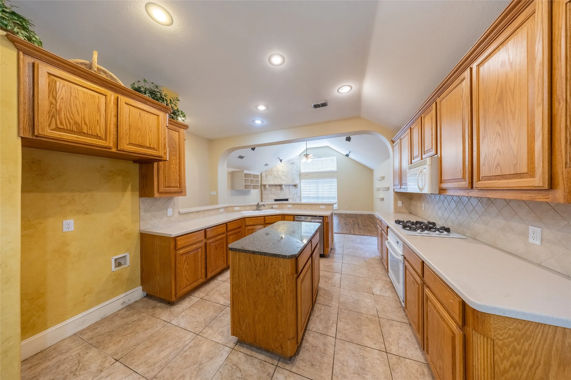 Single Family Residence For Rent in Collin County , 6366 Shadywood, Frisco, Texas 75035, 4 Bedroom, 2 Bathroom, 2 Garage spaces, 2,193 Sqft, built in 2002, mls#21390042, Real Estate Agent in Frisco, Homes For Rent in Collin county, Homes For Rent in Frisco, Realtor in Frisco Texas, Real Estate Brokerage Independent Realty Texas, Luminita Cordes Realtor