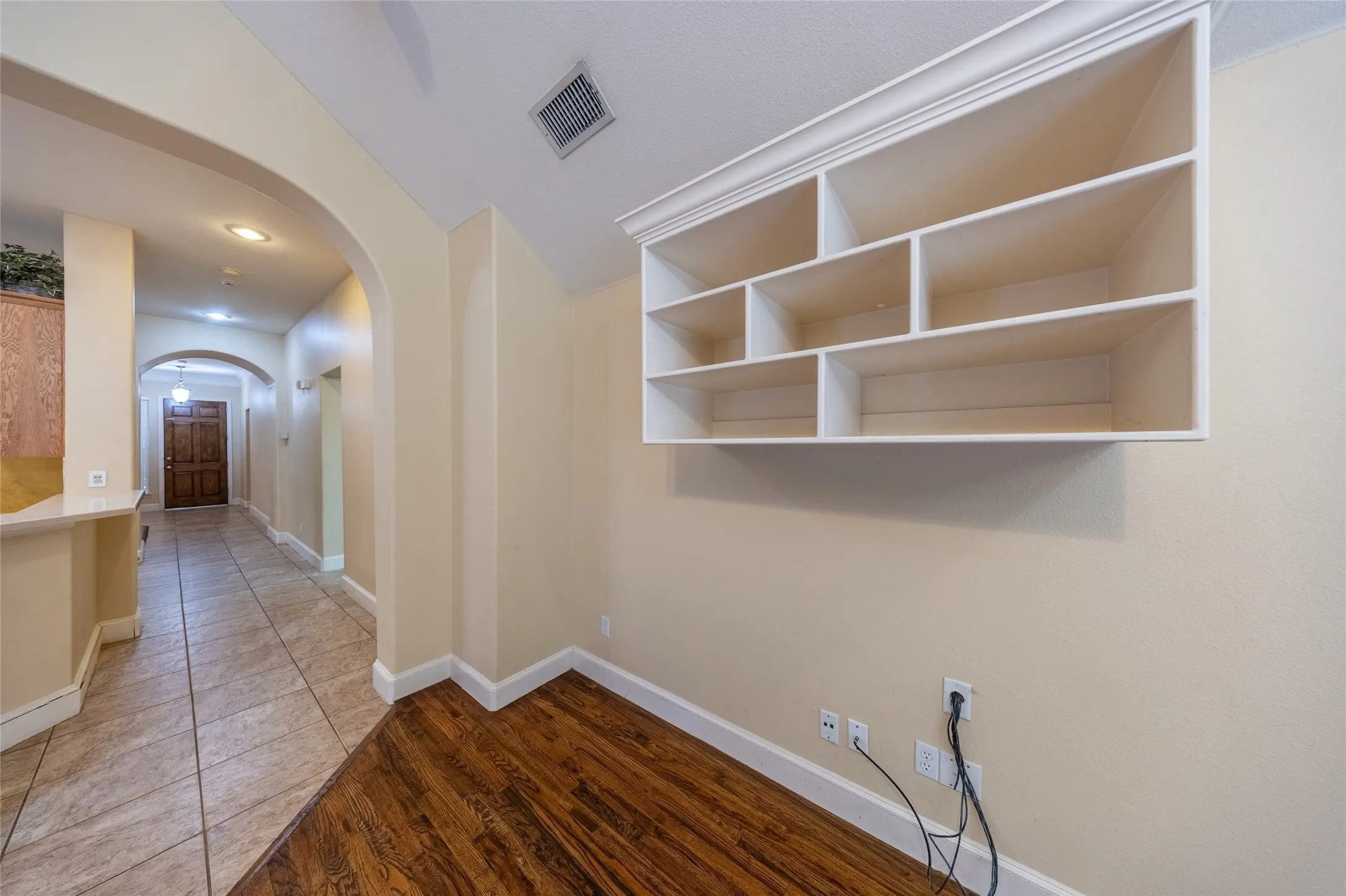Single Family Residence For Rent in Collin County , 6366 Shadywood, Frisco, Texas 75035, 4 Bedroom, 2 Bathroom, 2 Garage spaces, 2,193 Sqft, built in 2002, mls#21390042, Real Estate Agent in Frisco, Homes For Rent in Collin county, Homes For Rent in Frisco, Realtor in Frisco Texas, Real Estate Brokerage Independent Realty Texas, Luminita Cordes Realtor