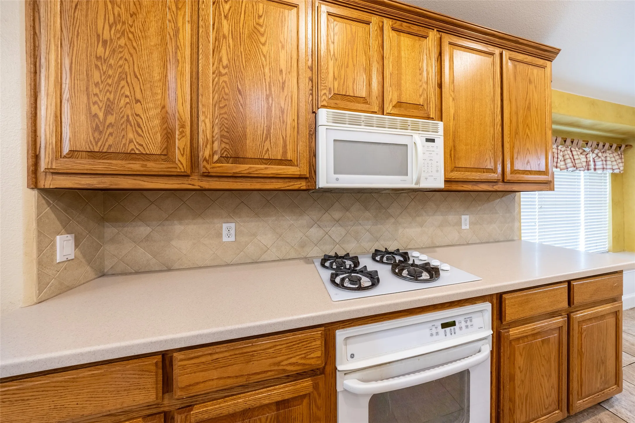 Single Family Residence For Rent in Collin County , 6366 Shadywood, Frisco, Texas 75035, 4 Bedroom, 2 Bathroom, 2 Garage spaces, 2,193 Sqft, built in 2002, mls#21390042, Real Estate Agent in Frisco, Homes For Rent in Collin county, Homes For Rent in Frisco, Realtor in Frisco Texas, Real Estate Brokerage Independent Realty Texas, Luminita Cordes Realtor