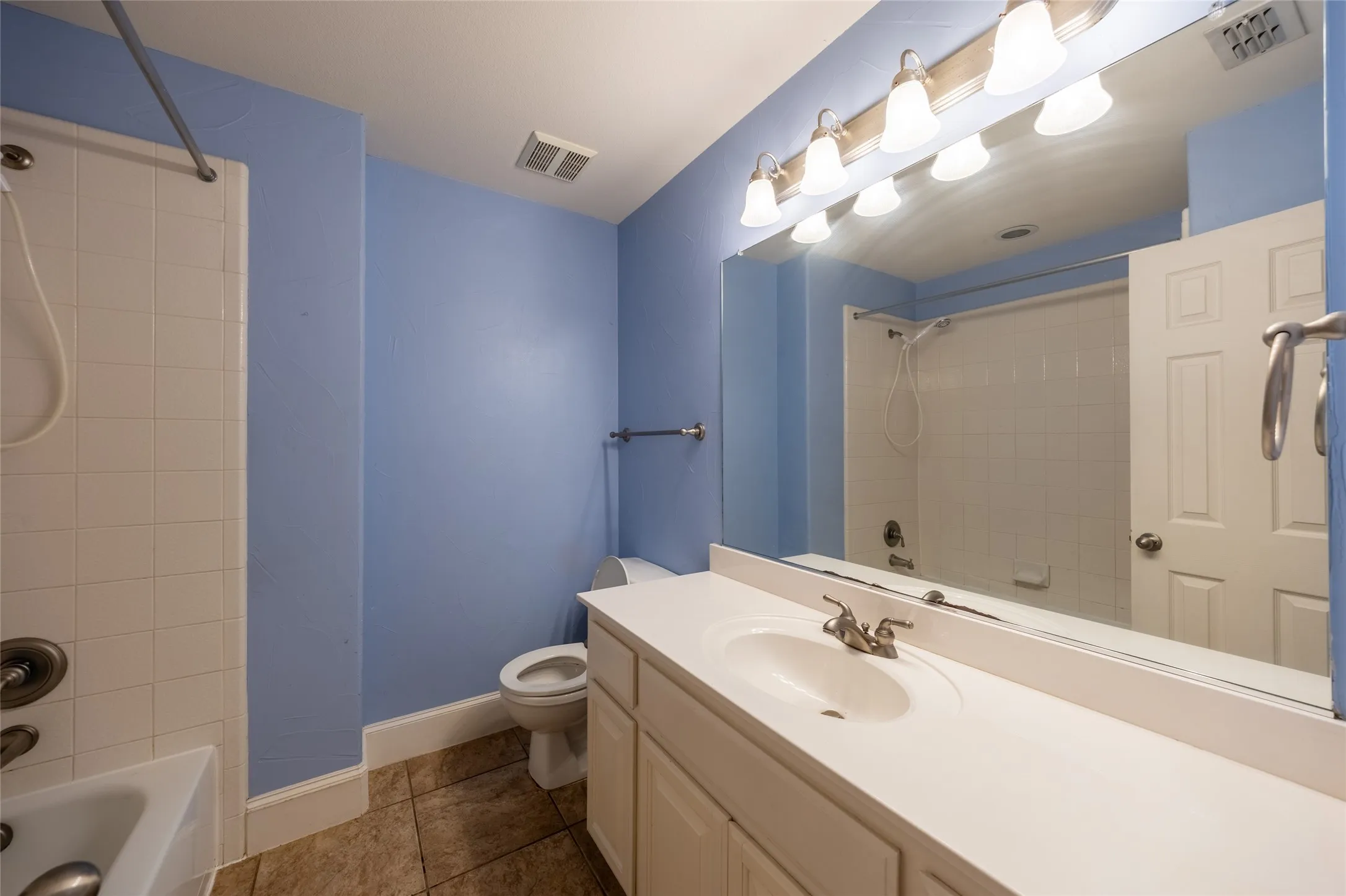 Single Family Residence For Rent in Collin County , 6366 Shadywood, Frisco, Texas 75035, 4 Bedroom, 2 Bathroom, 2 Garage spaces, 2,193 Sqft, built in 2002, mls#21390042, Real Estate Agent in Frisco, Homes For Rent in Collin county, Homes For Rent in Frisco, Realtor in Frisco Texas, Real Estate Brokerage Independent Realty Texas, Luminita Cordes Realtor
