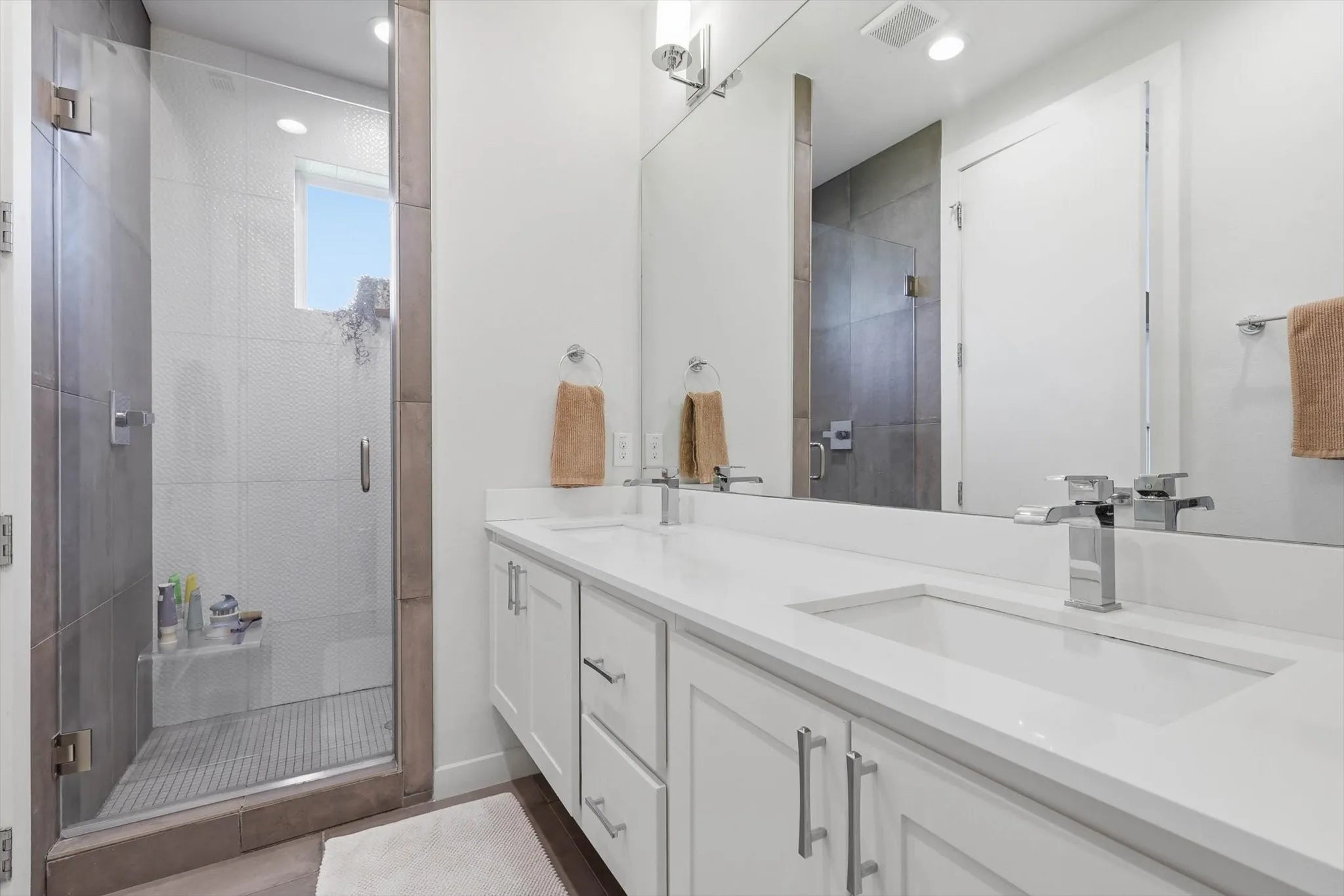 Condominium For Sale in Dallas County , 4620 Munger Avenue 105, Dallas, Texas 75204, 2 Bedroom, 3 Bathroom, 2 Garage spaces, 1,590 Sqft, built in 2017, mls#21390039, Real Estate Agent in Dallas, Homes For Sale in Dallas county, Homes For Sale in Dallas, Realtor in Dallas Texas, Real Estate Brokerage Independent Realty Texas, Luminita Cordes Realtor