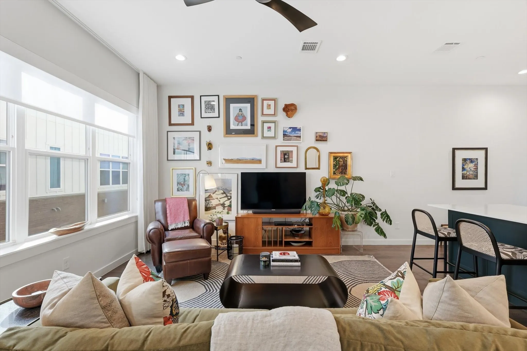 Condominium For Sale in Dallas County , 4620 Munger Avenue 105, Dallas, Texas 75204, 2 Bedroom, 3 Bathroom, 2 Garage spaces, 1,590 Sqft, built in 2017, mls#21390039, Real Estate Agent in Dallas, Homes For Sale in Dallas county, Homes For Sale in Dallas, Realtor in Dallas Texas, Real Estate Brokerage Independent Realty Texas, Luminita Cordes Realtor