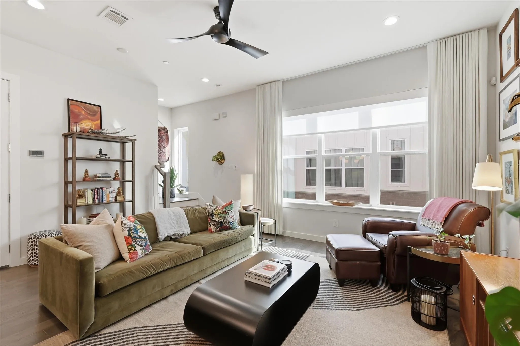 Condominium For Sale in Dallas County , 4620 Munger Avenue 105, Dallas, Texas 75204, 2 Bedroom, 3 Bathroom, 2 Garage spaces, 1,590 Sqft, built in 2017, mls#21390039, Real Estate Agent in Dallas, Homes For Sale in Dallas county, Homes For Sale in Dallas, Realtor in Dallas Texas, Real Estate Brokerage Independent Realty Texas, Luminita Cordes Realtor