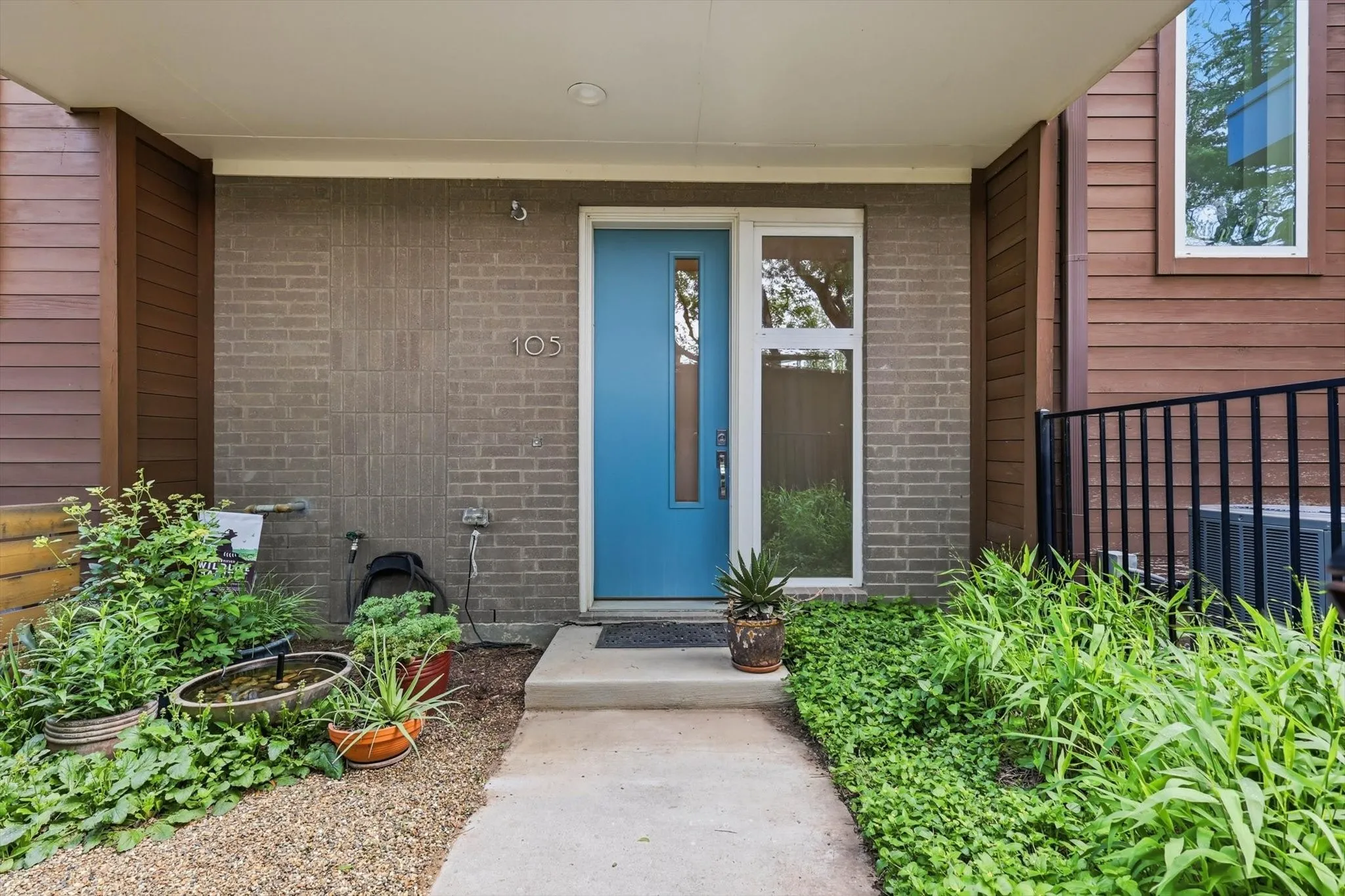 Condominium For Sale in Dallas County , 4620 Munger Avenue 105, Dallas, Texas 75204, 2 Bedroom, 3 Bathroom, 2 Garage spaces, 1,590 Sqft, built in 2017, mls#21390039, Real Estate Agent in Dallas, Homes For Sale in Dallas county, Homes For Sale in Dallas, Realtor in Dallas Texas, Real Estate Brokerage Independent Realty Texas, Luminita Cordes Realtor