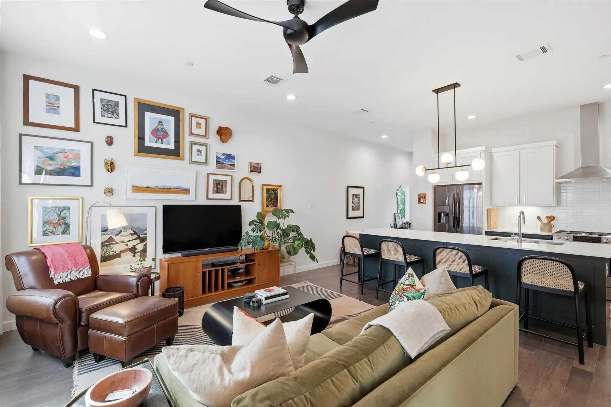 Condominium For Sale in Dallas County , 4620 Munger Avenue 105, Dallas, Texas 75204, 2 Bedroom, 3 Bathroom, 2 Garage spaces, 1,590 Sqft, built in 2017, mls#21390039, Real Estate Agent in Dallas, Homes For Sale in Dallas county, Homes For Sale in Dallas, Realtor in Dallas Texas, Real Estate Brokerage Independent Realty Texas, Luminita Cordes Realtor