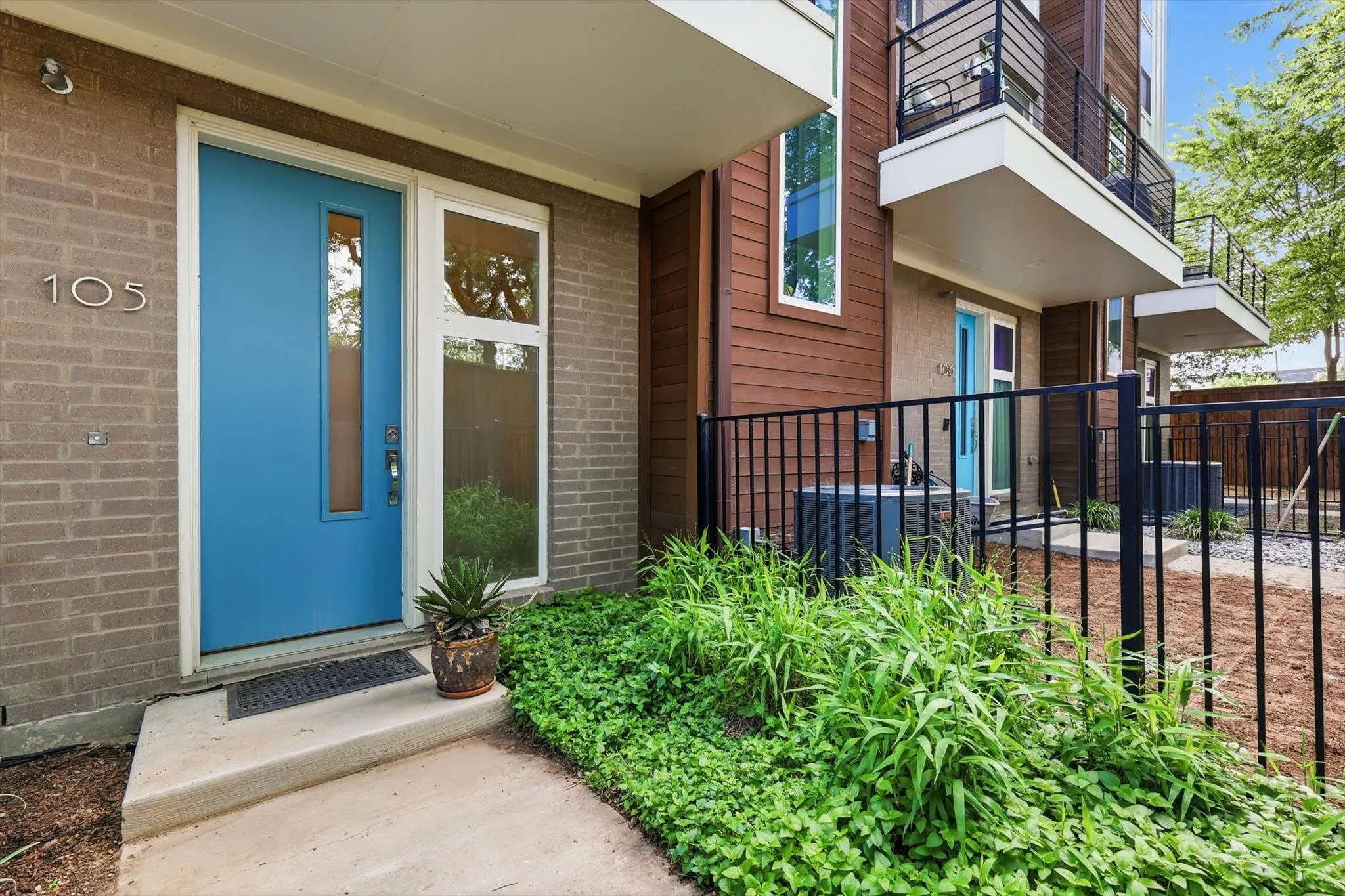 Condominium For Sale in Dallas County , 4620 Munger Avenue 105, Dallas, Texas 75204, 2 Bedroom, 3 Bathroom, 2 Garage spaces, 1,590 Sqft, built in 2017, mls#21390039, Real Estate Agent in Dallas, Homes For Sale in Dallas county, Homes For Sale in Dallas, Realtor in Dallas Texas, Real Estate Brokerage Independent Realty Texas, Luminita Cordes Realtor