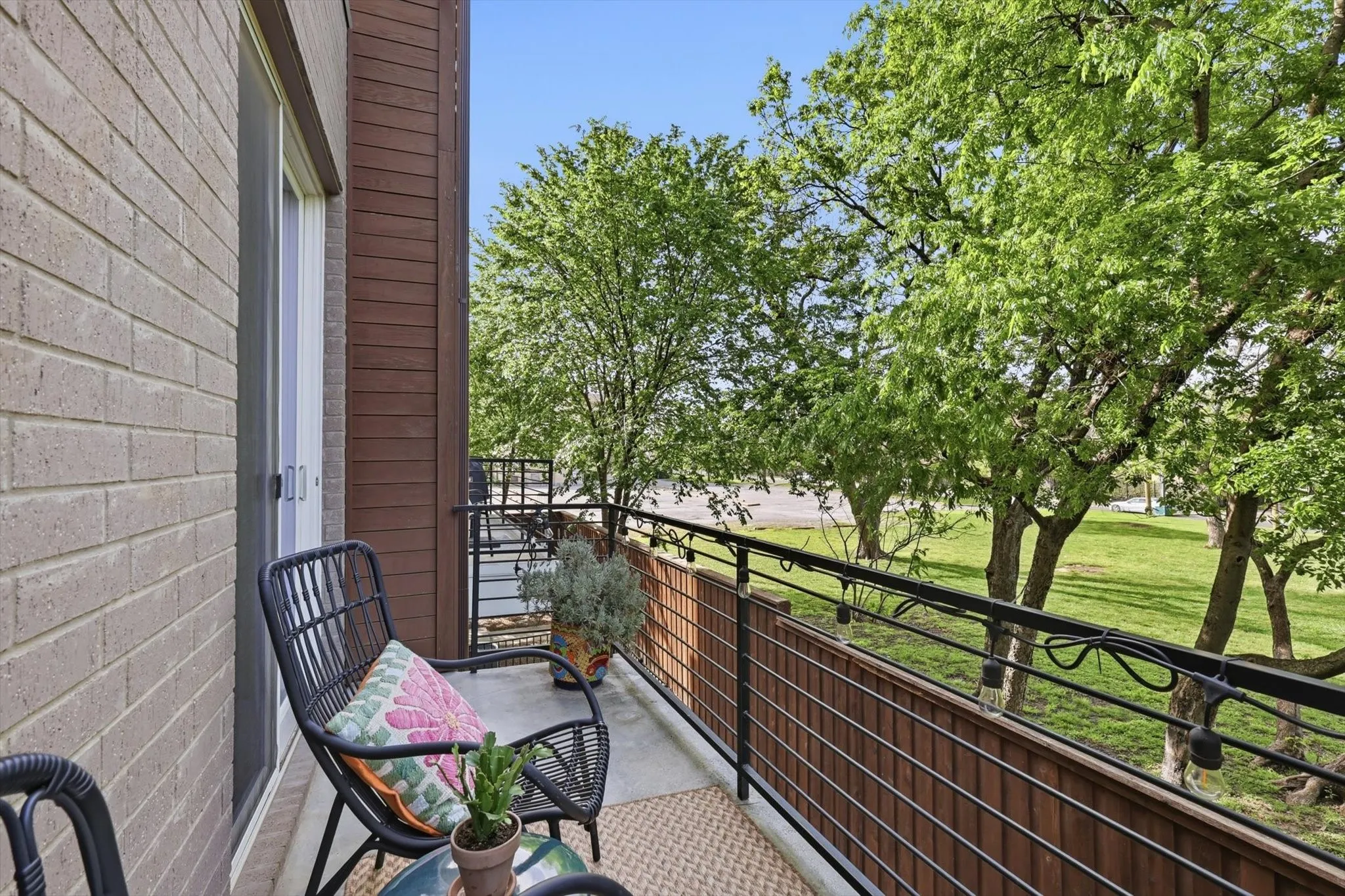 Condominium For Sale in Dallas County , 4620 Munger Avenue 105, Dallas, Texas 75204, 2 Bedroom, 3 Bathroom, 2 Garage spaces, 1,590 Sqft, built in 2017, mls#21390039, Real Estate Agent in Dallas, Homes For Sale in Dallas county, Homes For Sale in Dallas, Realtor in Dallas Texas, Real Estate Brokerage Independent Realty Texas, Luminita Cordes Realtor