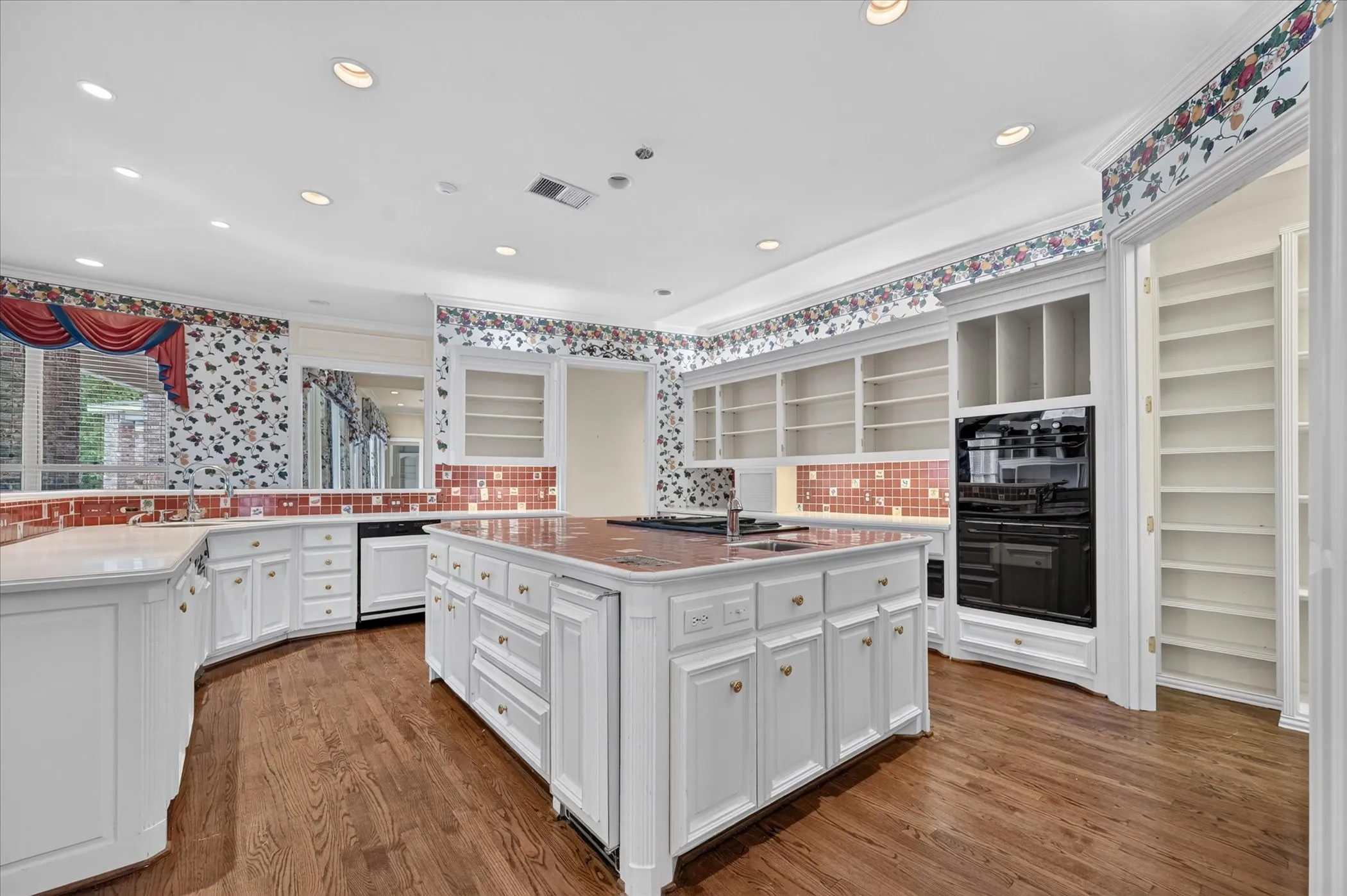 Single Family Residence For Sale in Dallas County , 7007 Spanky Branch Court, Dallas, Texas 75248, 6 Bedroom, 9 Bathroom, 3 Garage spaces, 7,908 Sqft, built in 1995, mls#21387810, Real Estate Agent in Dallas, Homes For Sale in Dallas county, Homes For Sale in Dallas, Realtor in Dallas Texas, Real Estate Brokerage Independent Realty Texas, Luminita Cordes Realtor